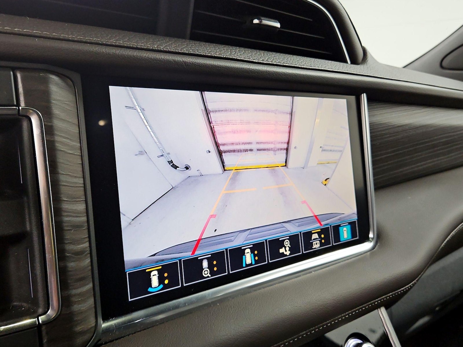 2021 GMC Yukon Denali - Photo 16