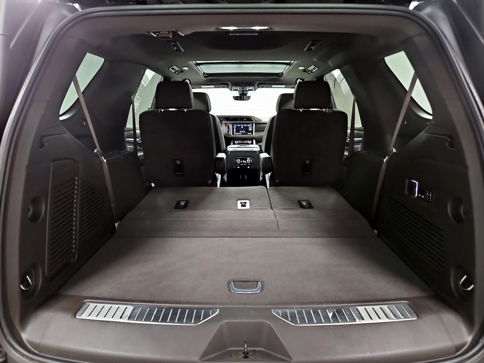 2021 GMC Yukon Denali - Photo 25