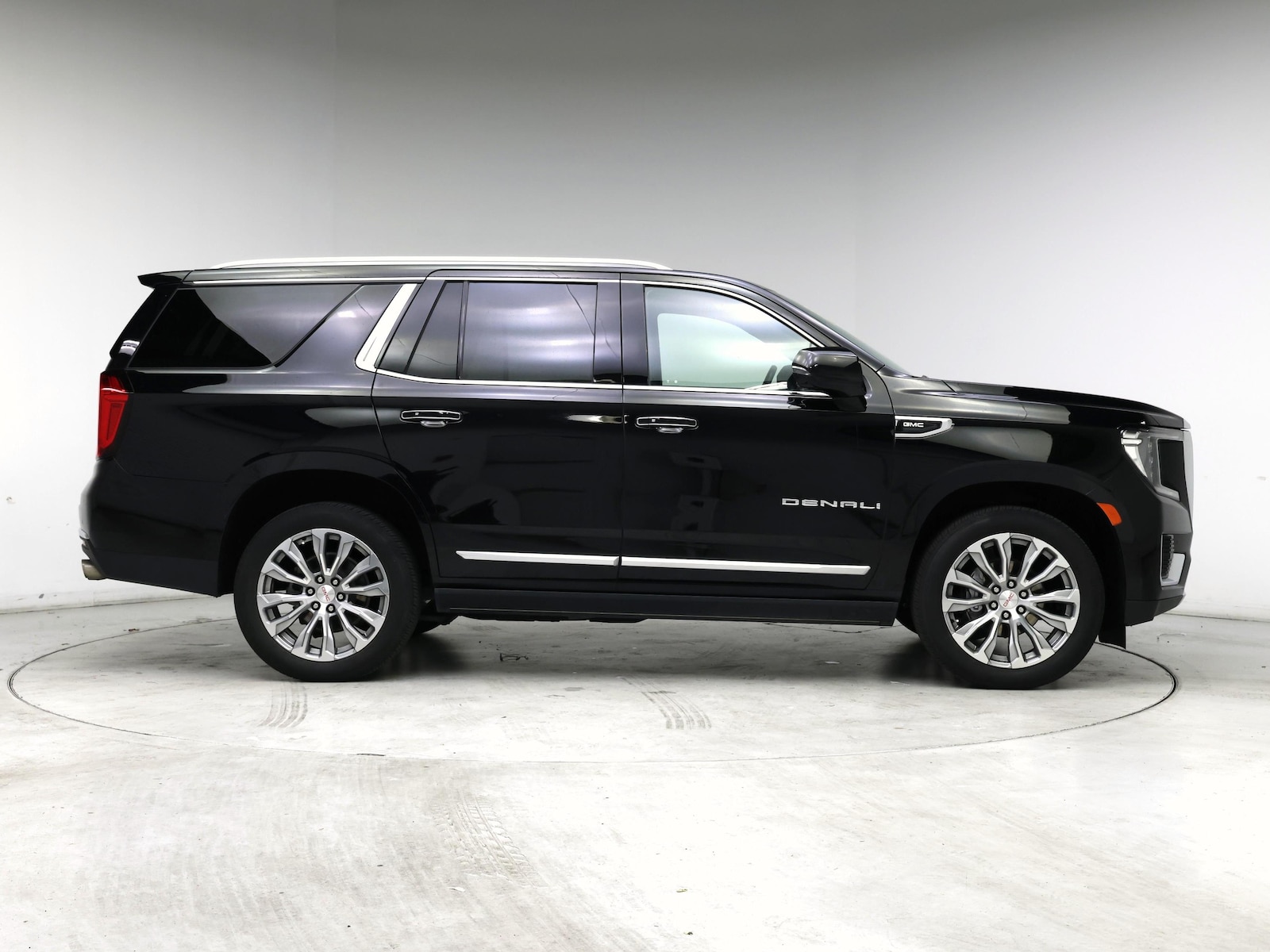 2021 GMC Yukon Denali - Photo 8