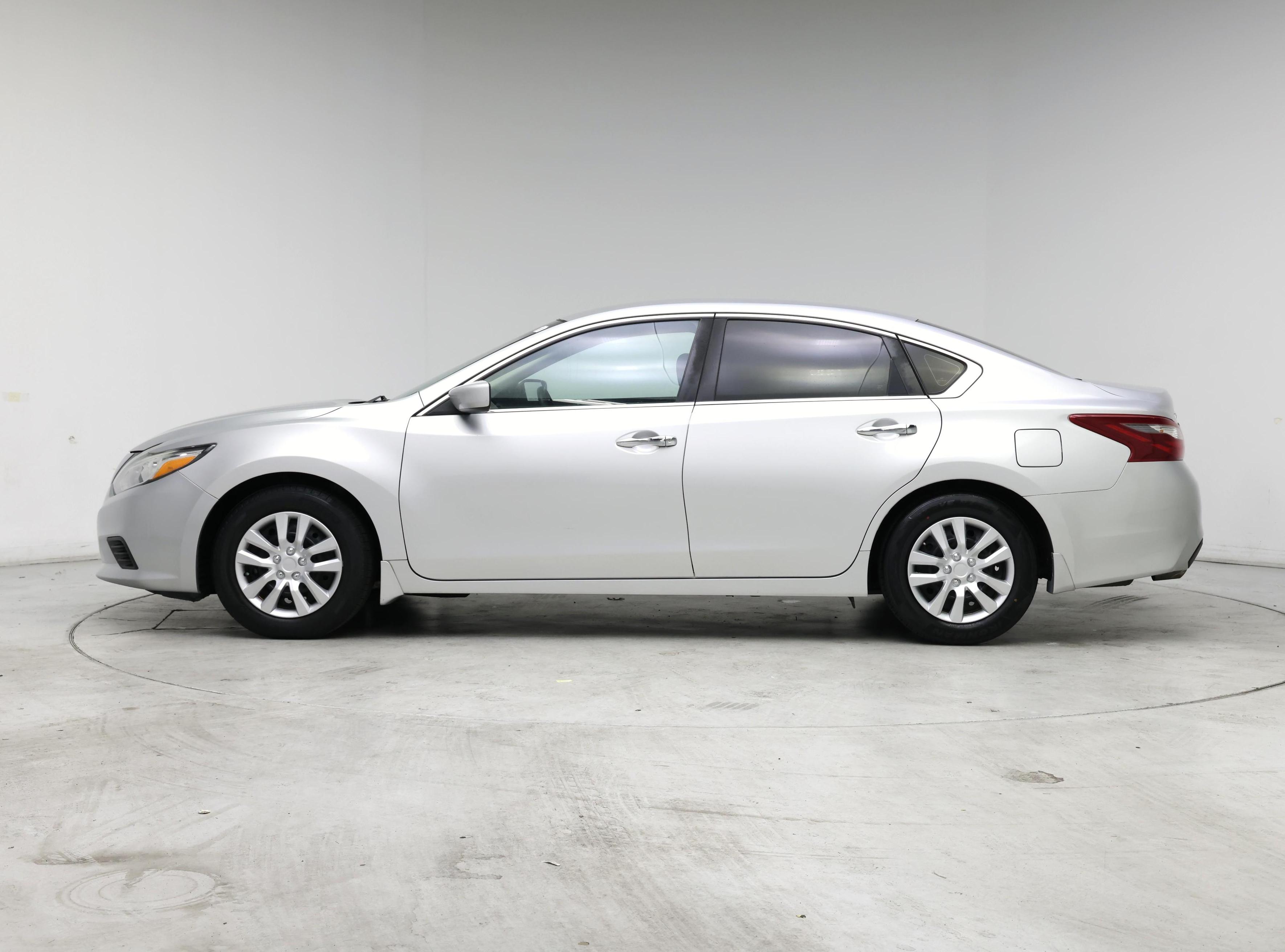 Thumbnail: 2018 Nissan Altima - 3