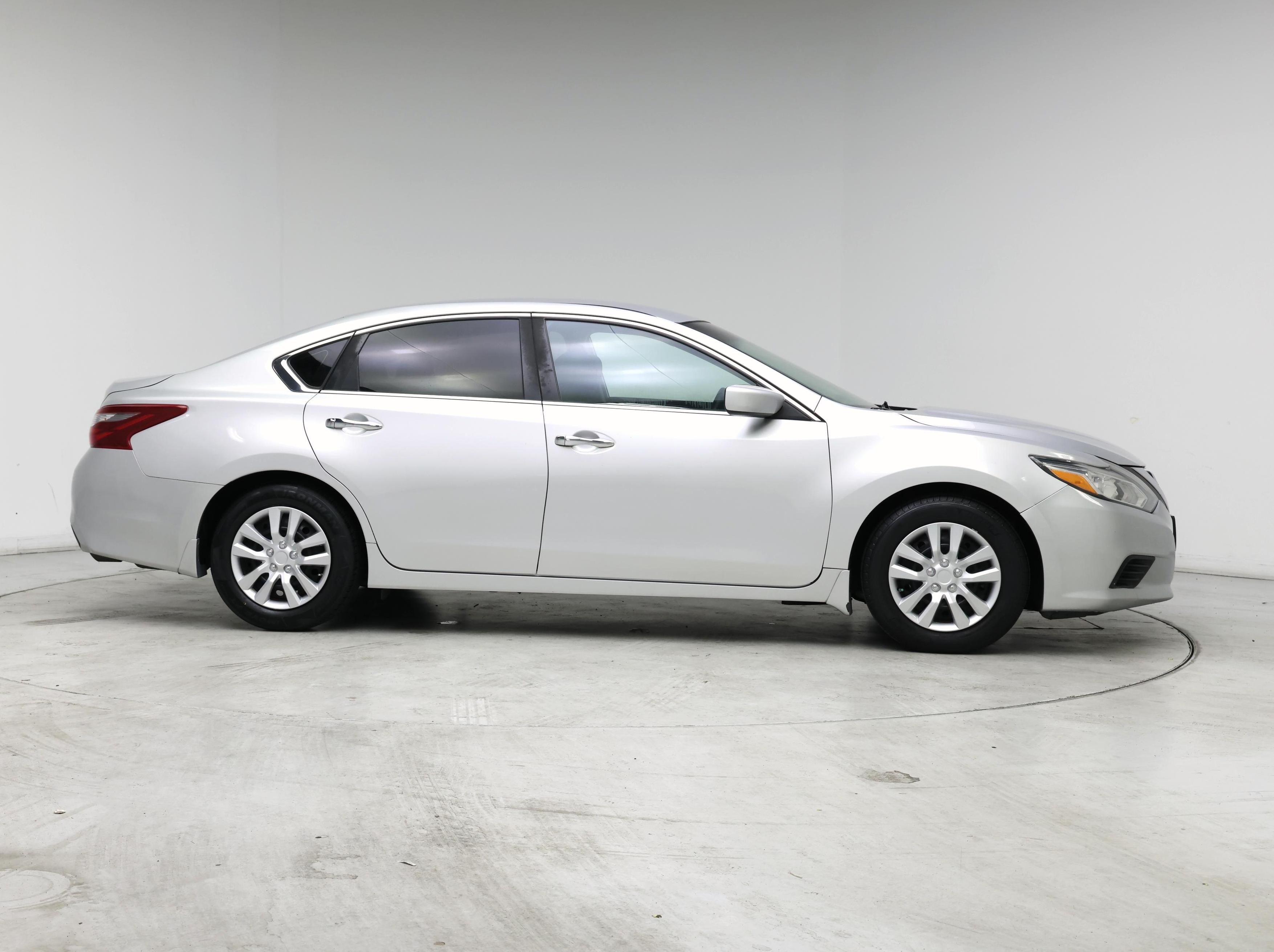 Thumbnail: 2018 Nissan Altima - 7