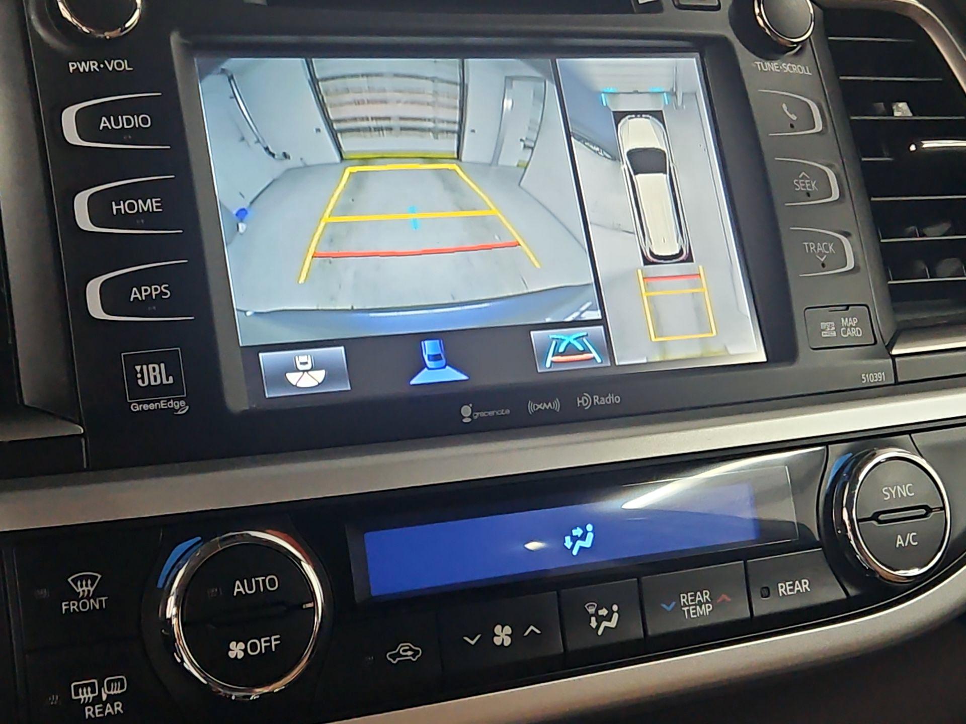 Thumbnail: 2019 Toyota Highlander - 14