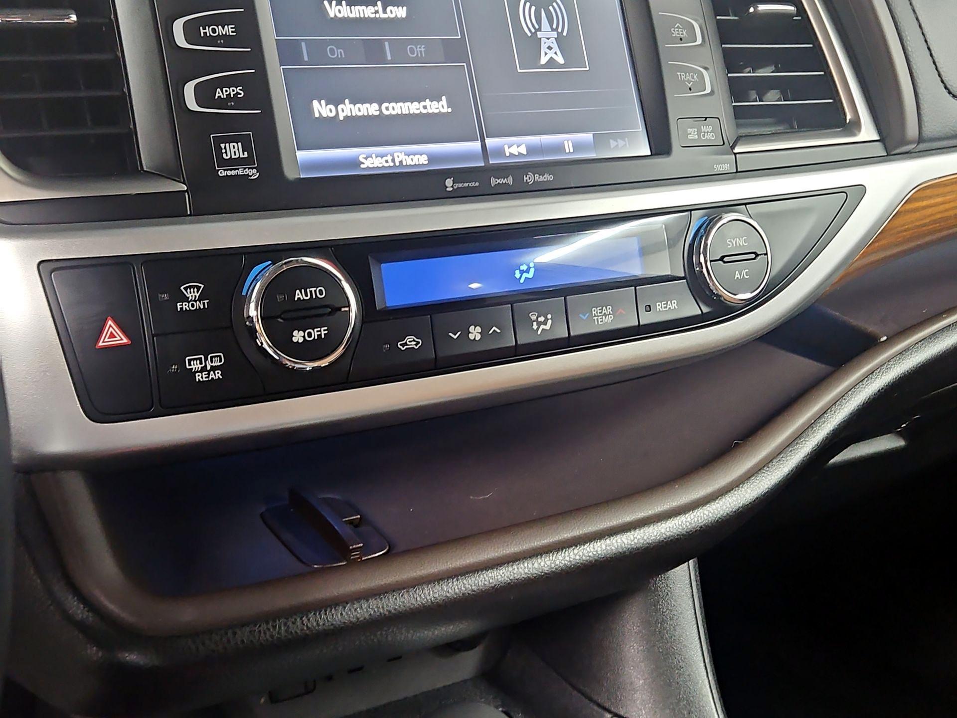 Thumbnail: 2019 Toyota Highlander - 16