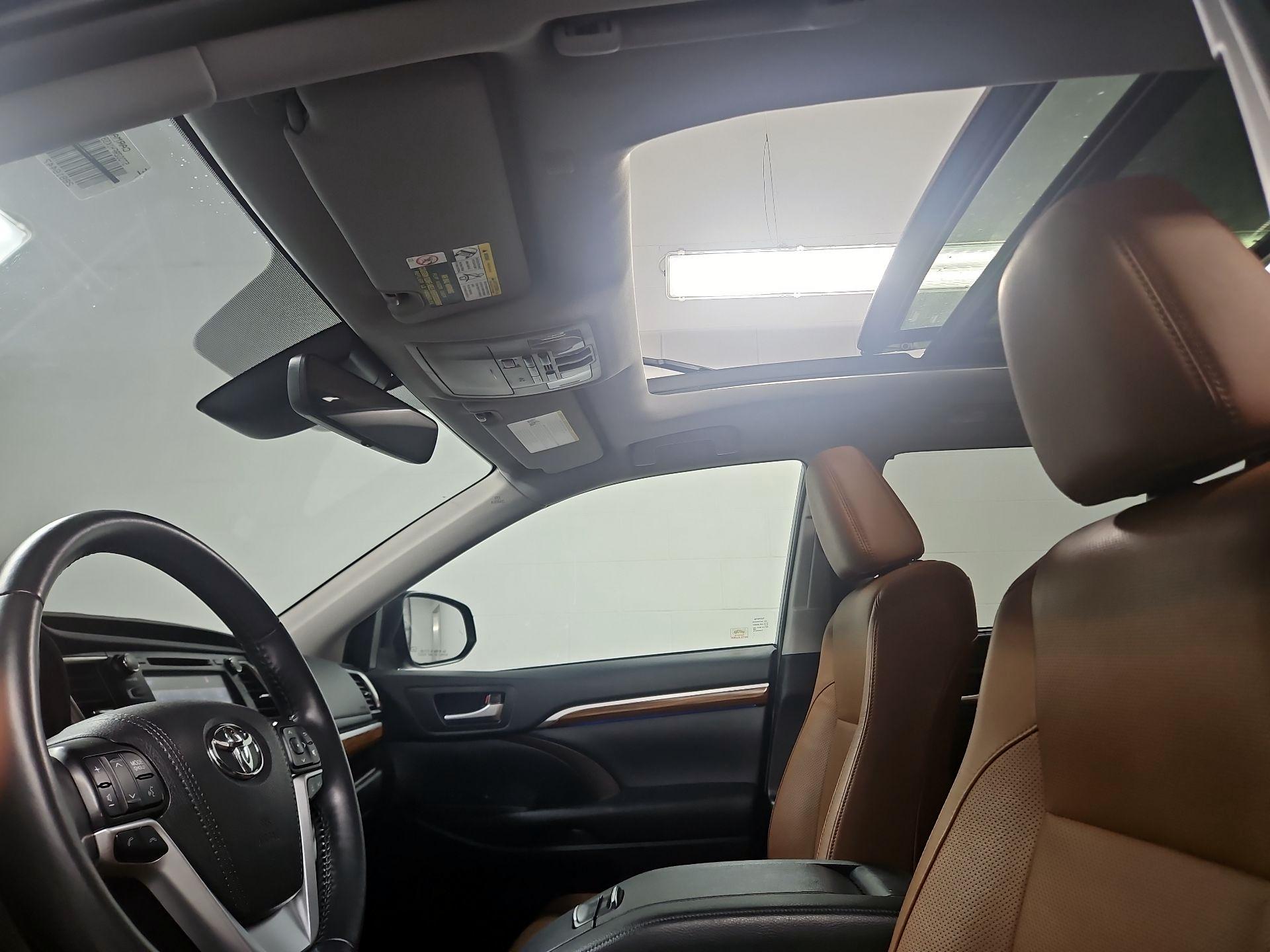 Thumbnail: 2019 Toyota Highlander - 19