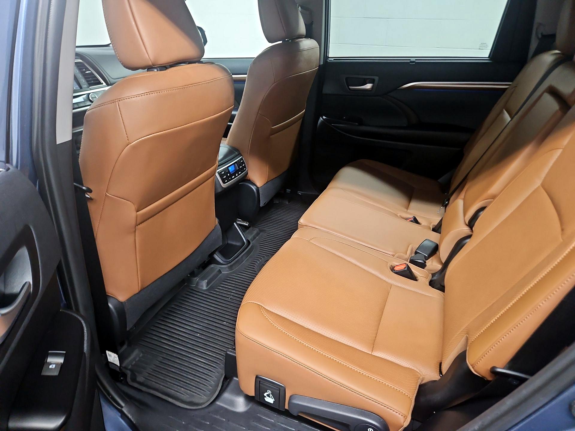 Thumbnail: 2019 Toyota Highlander - 20