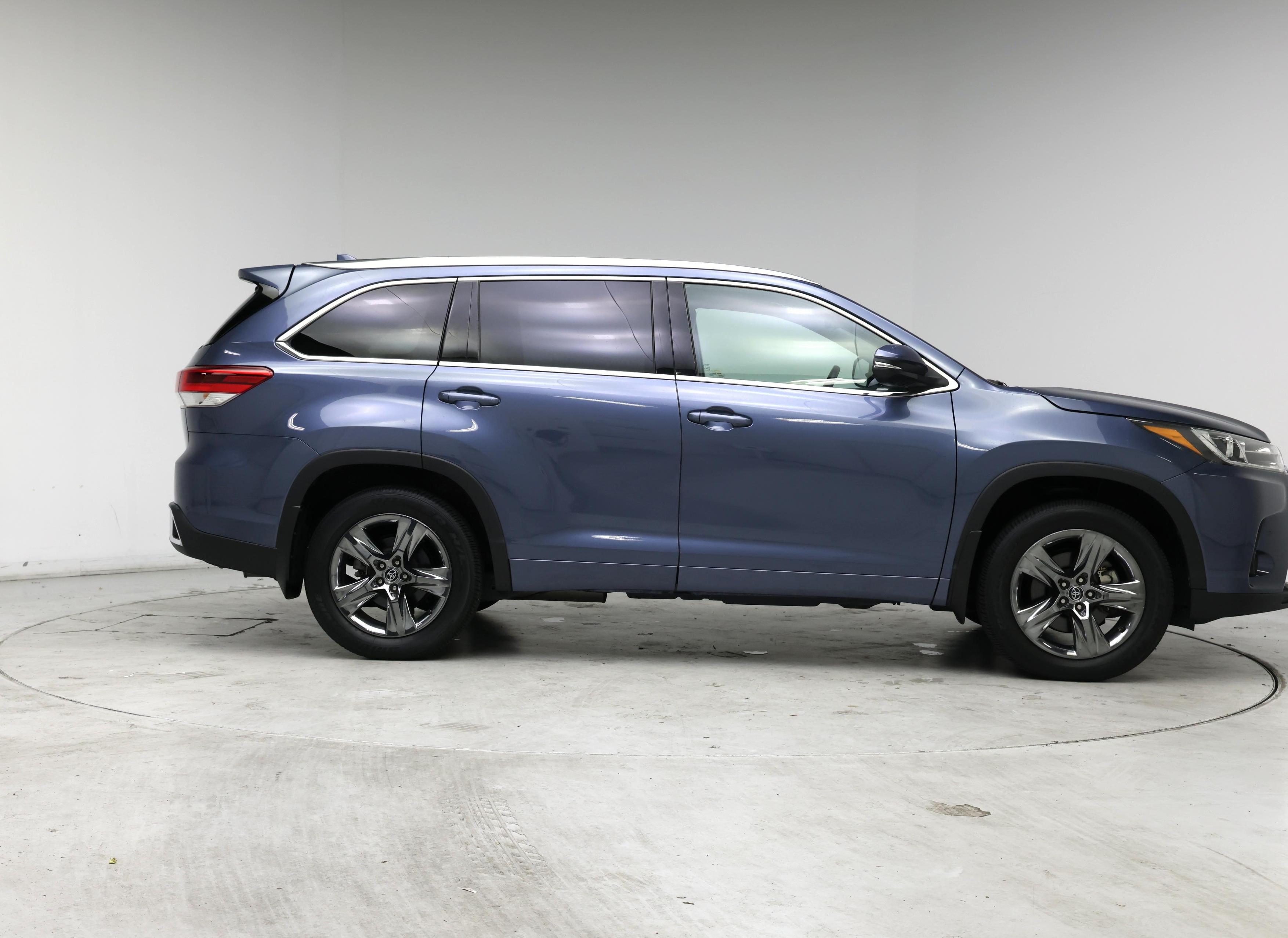Thumbnail: 2019 Toyota Highlander - 7
