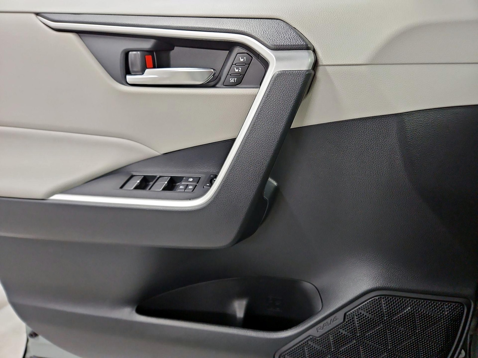 2023 Toyota RAV4 XLE Premium - Photo 13