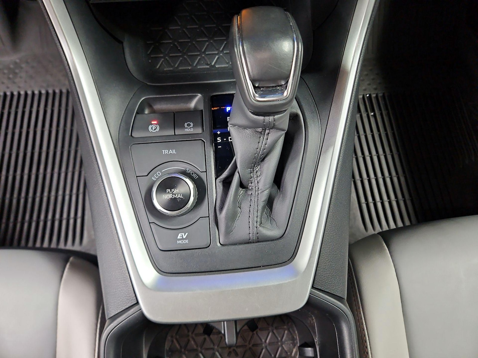 2023 Toyota RAV4 XLE Premium - Photo 18
