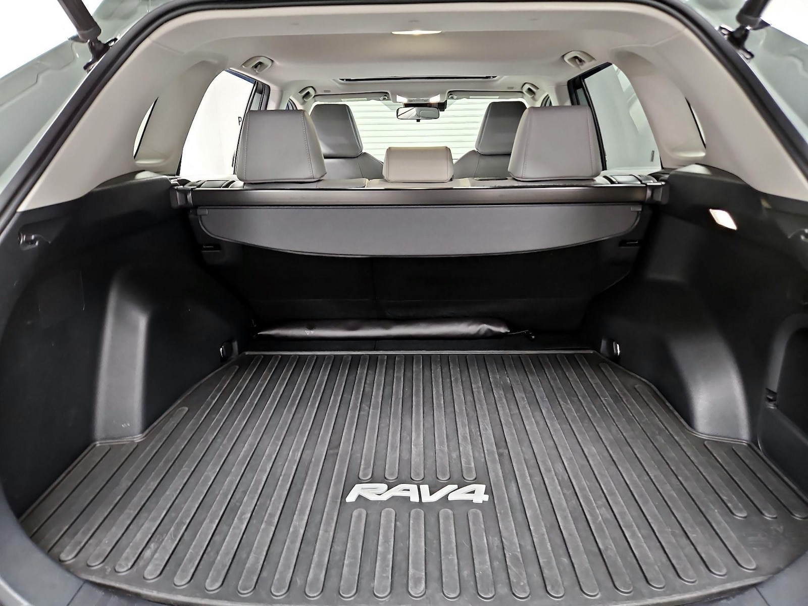 2023 Toyota RAV4 XLE Premium - Photo 22