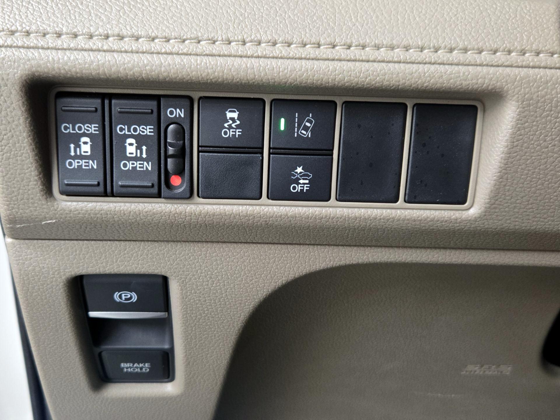 Thumbnail: 2019 Honda Odyssey - 13
