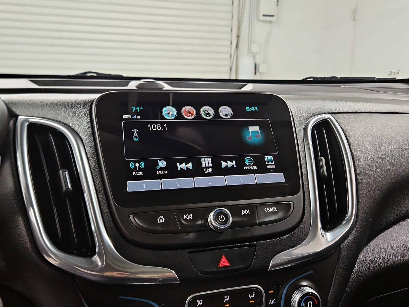 2018 Chevrolet Equinox LT - Photo 16