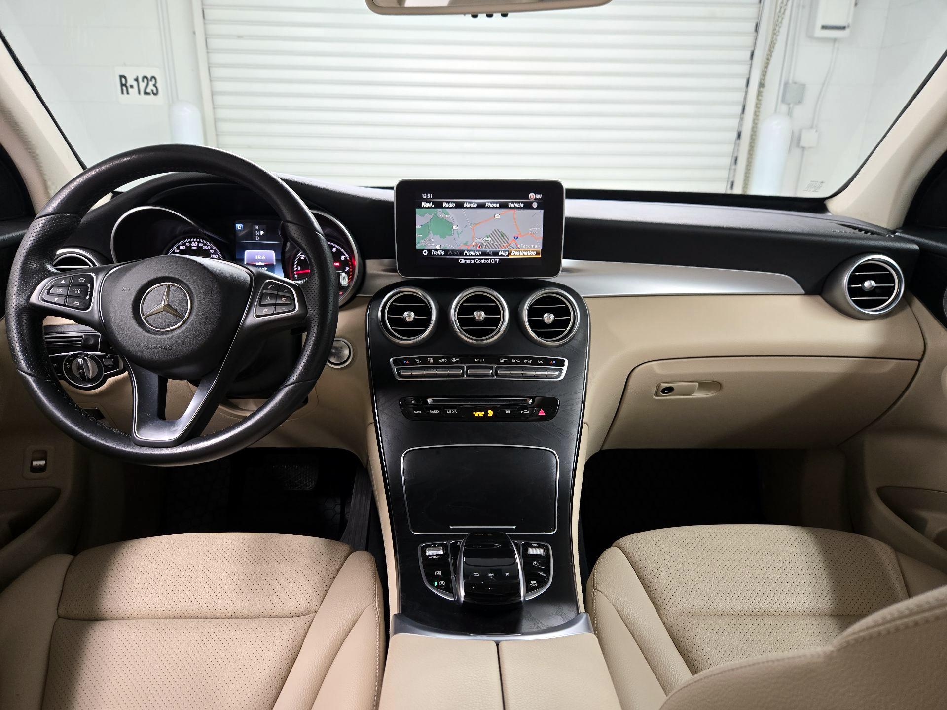 Thumbnail: 2017 Mercedes-Benz GLC - 9