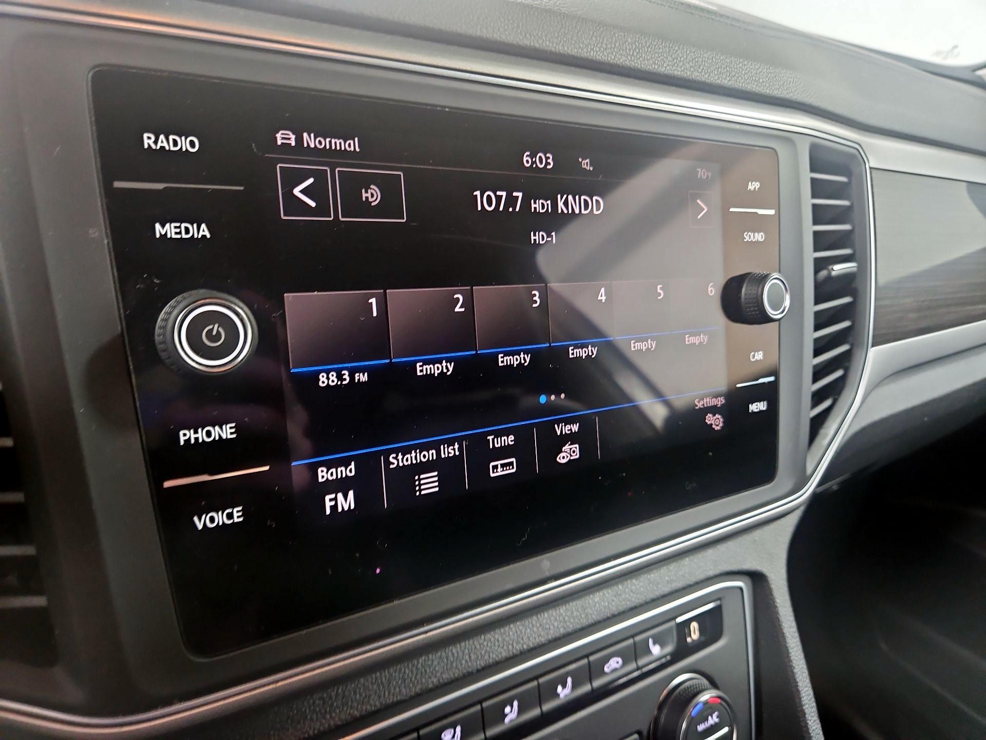 Thumbnail: 2018 Volkswagen Atlas - 15