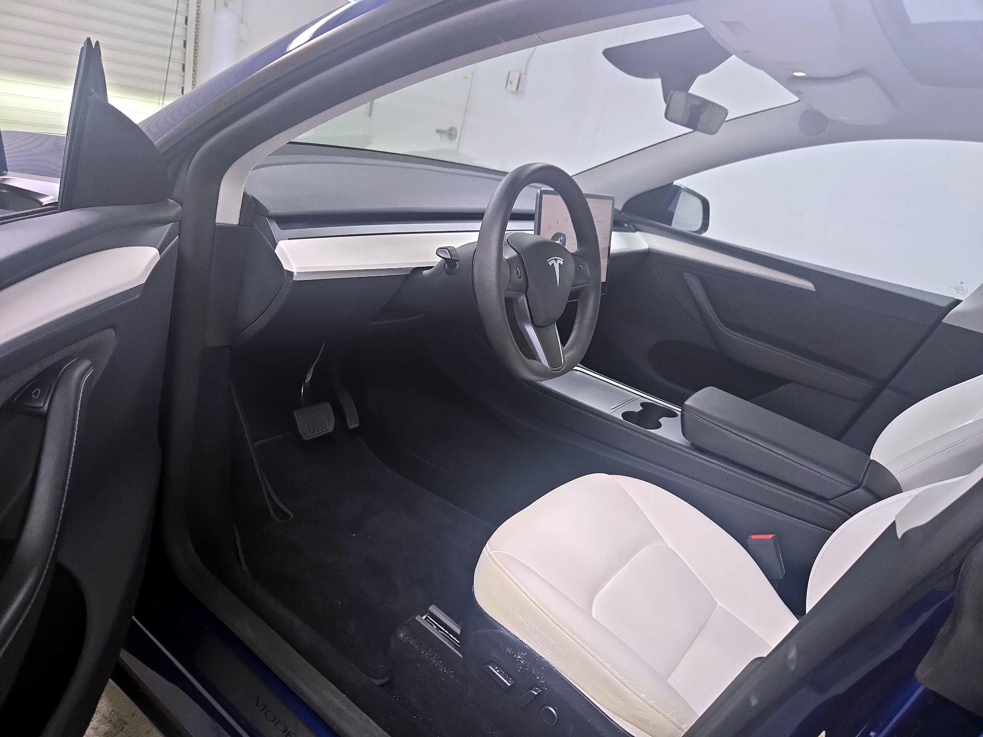 Thumbnail: 2023 Tesla Model Y - 11
