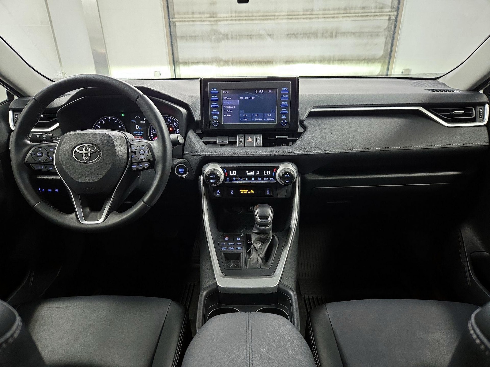 2019 Toyota RAV4 XLE Premium - Photo 10