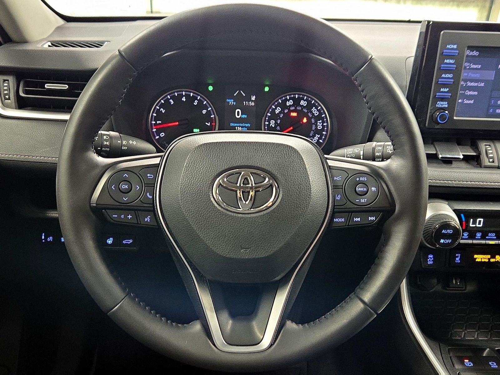 2019 Toyota RAV4 XLE Premium - Photo 11