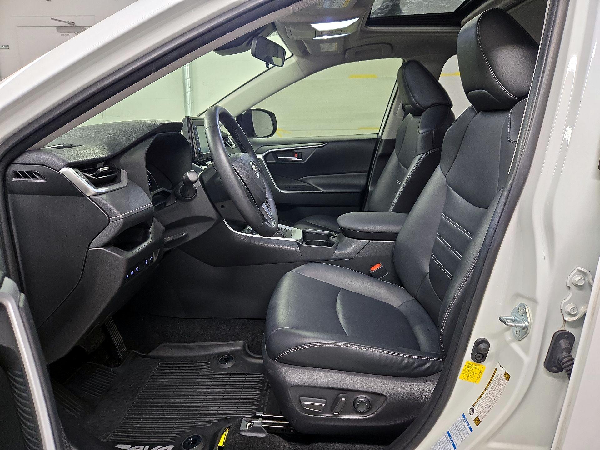 Thumbnail: 2019 Toyota RAV4 - 11