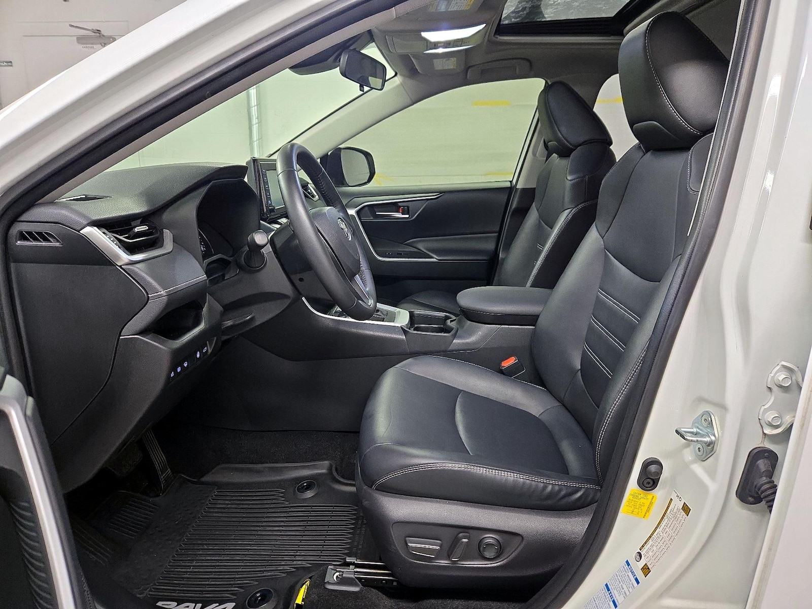 2019 Toyota RAV4 XLE Premium - Photo 12