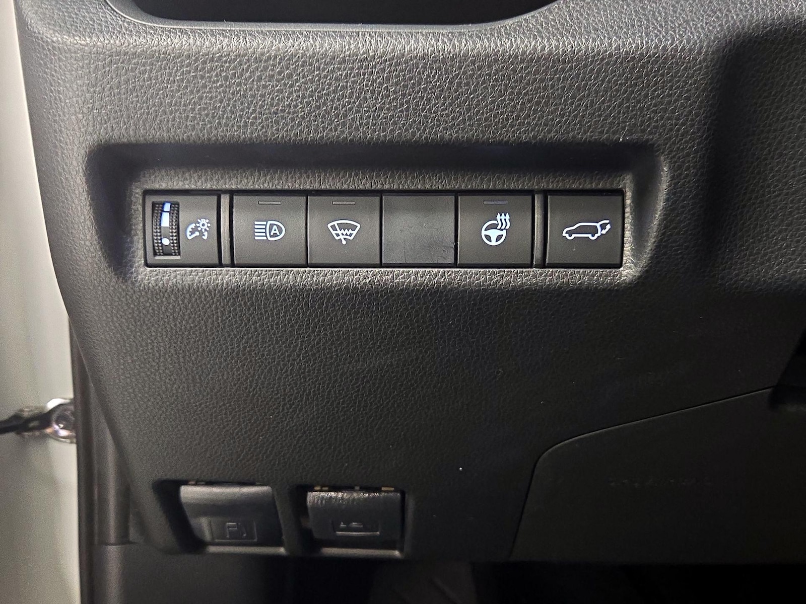 2019 Toyota RAV4 XLE Premium - Photo 14