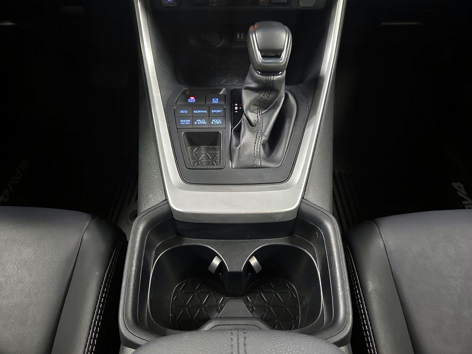 2019 Toyota RAV4 XLE Premium - Photo 18