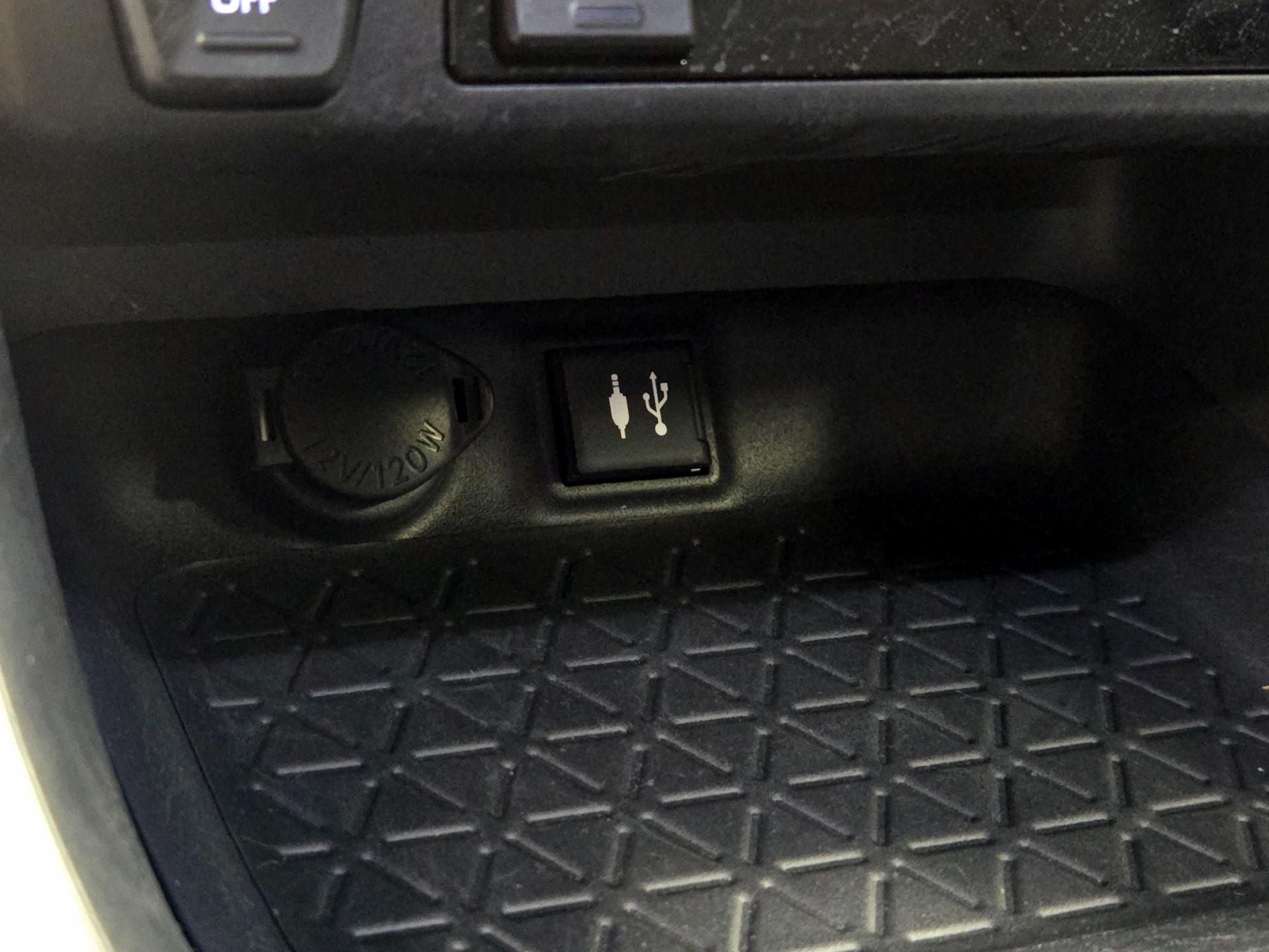 Thumbnail: 2019 Toyota RAV4 - 18