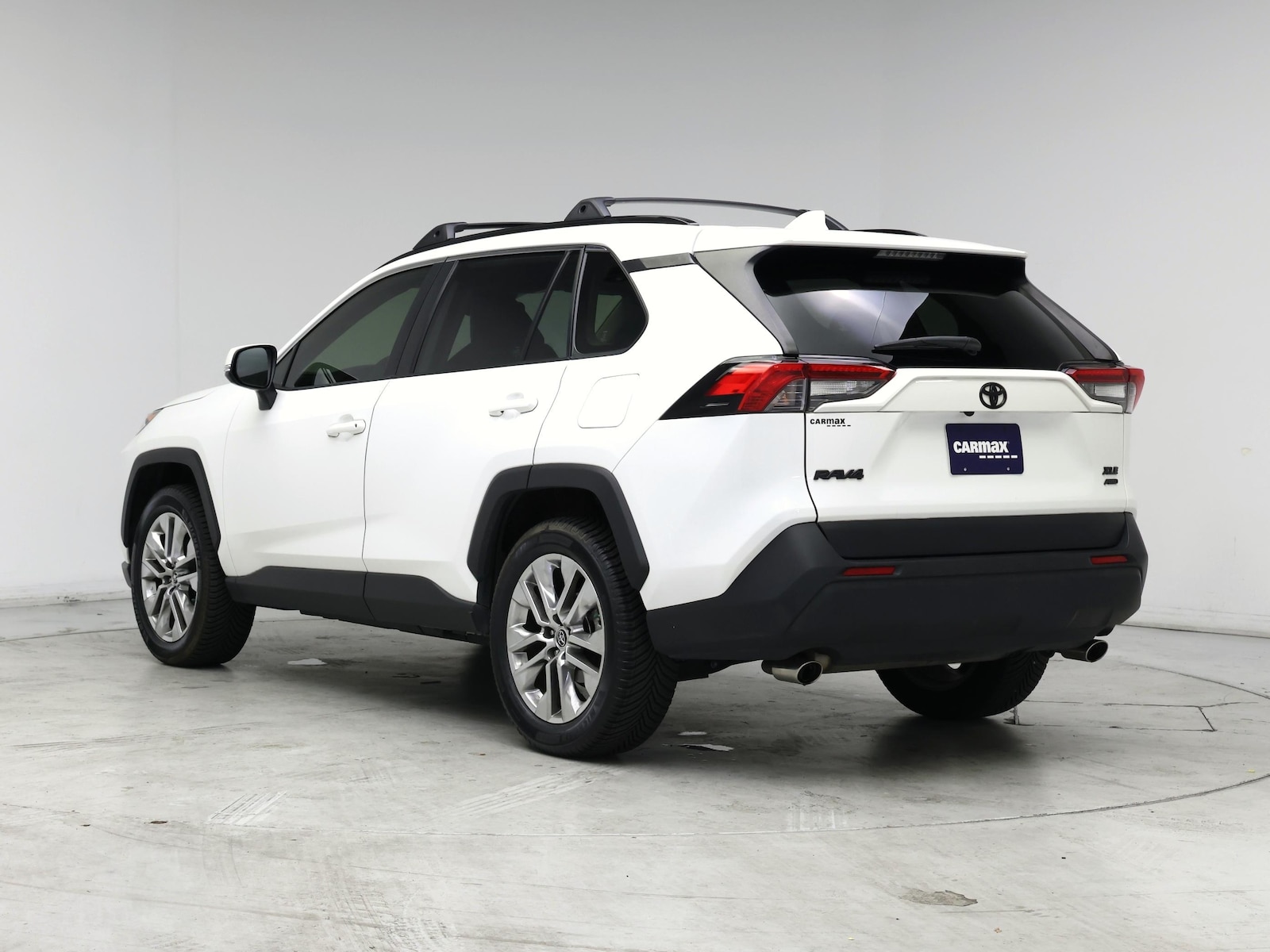 2019 Toyota RAV4 XLE Premium - Photo 3
