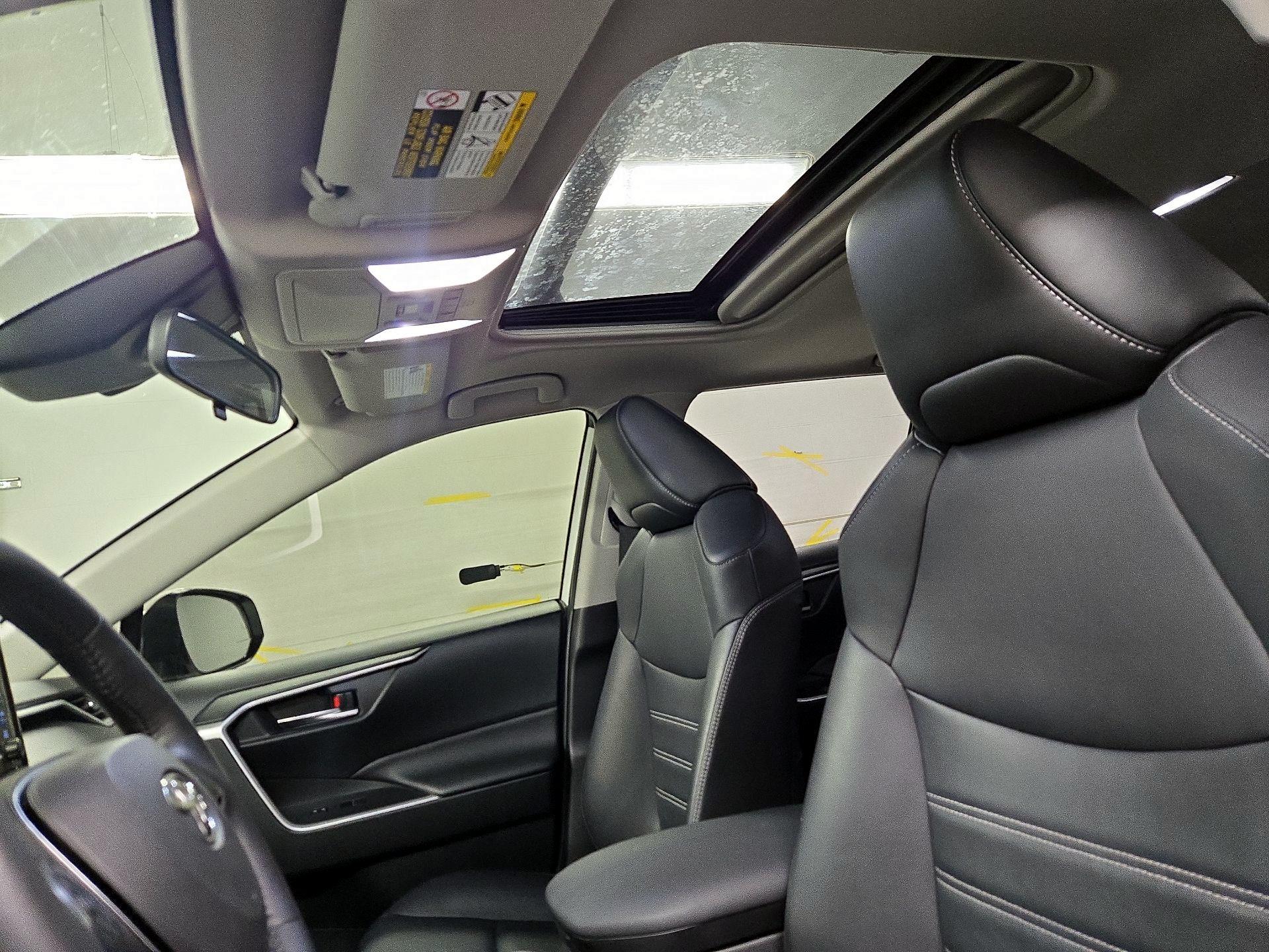 Thumbnail: 2019 Toyota RAV4 - 19