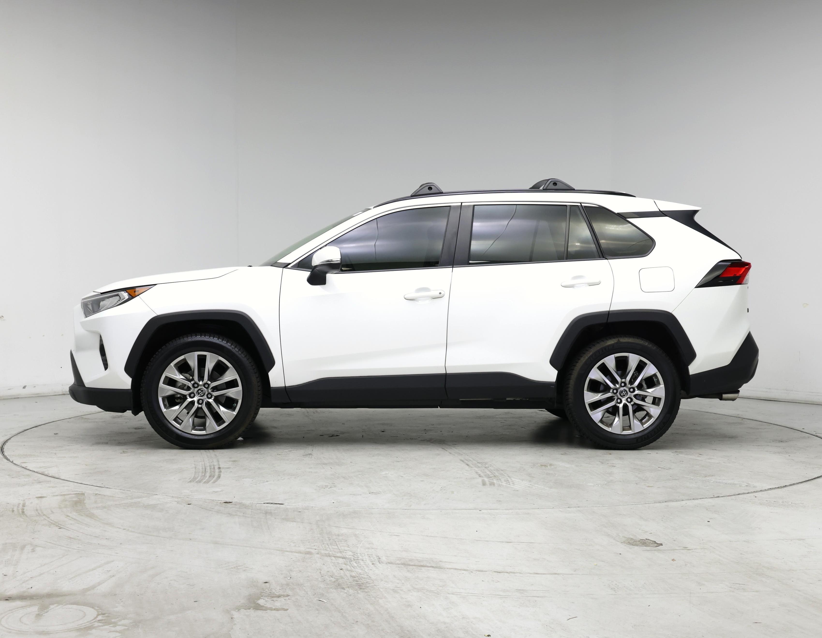 Thumbnail: 2019 Toyota RAV4 - 3