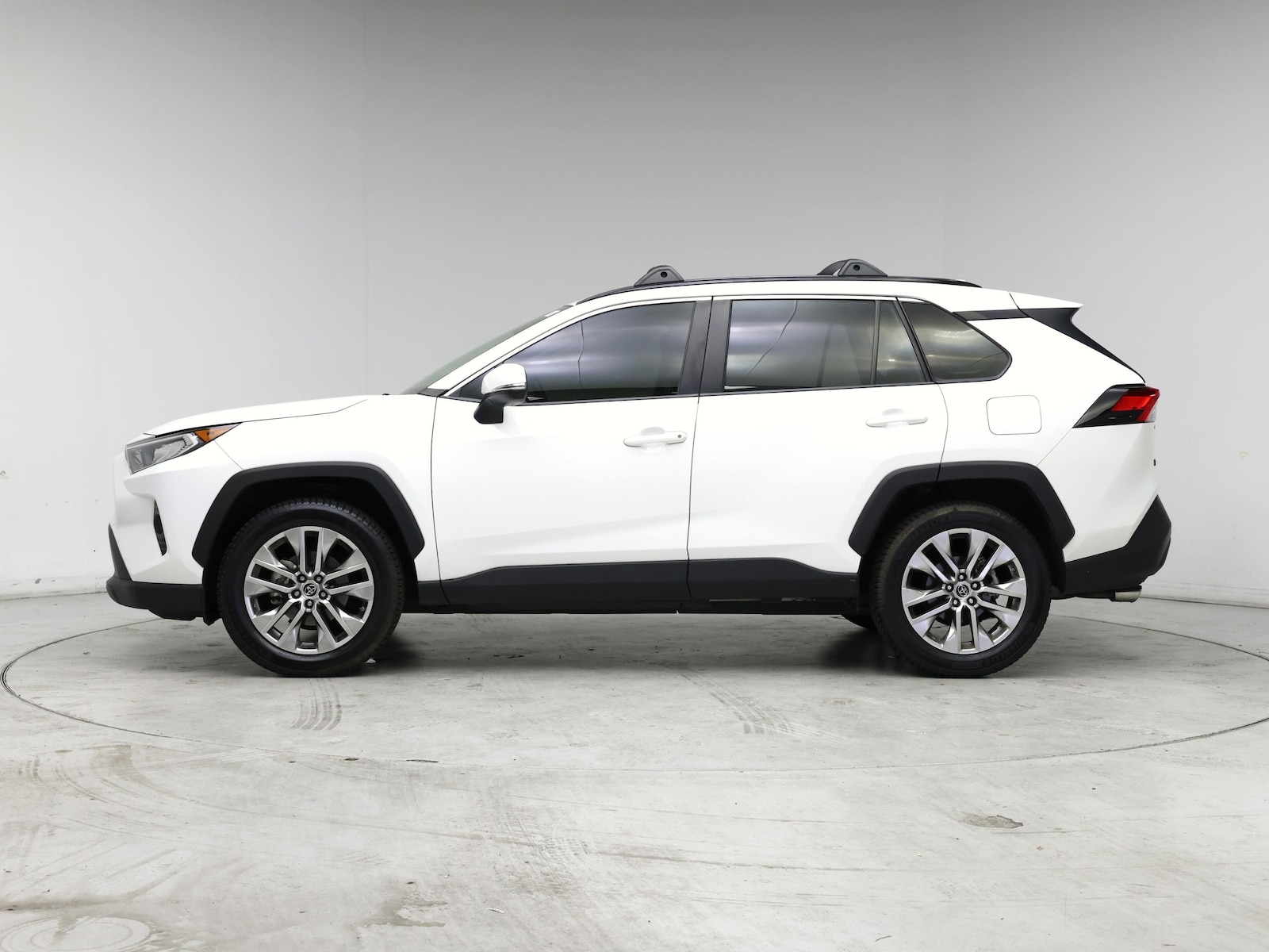 2019 Toyota RAV4 XLE Premium - Photo 4