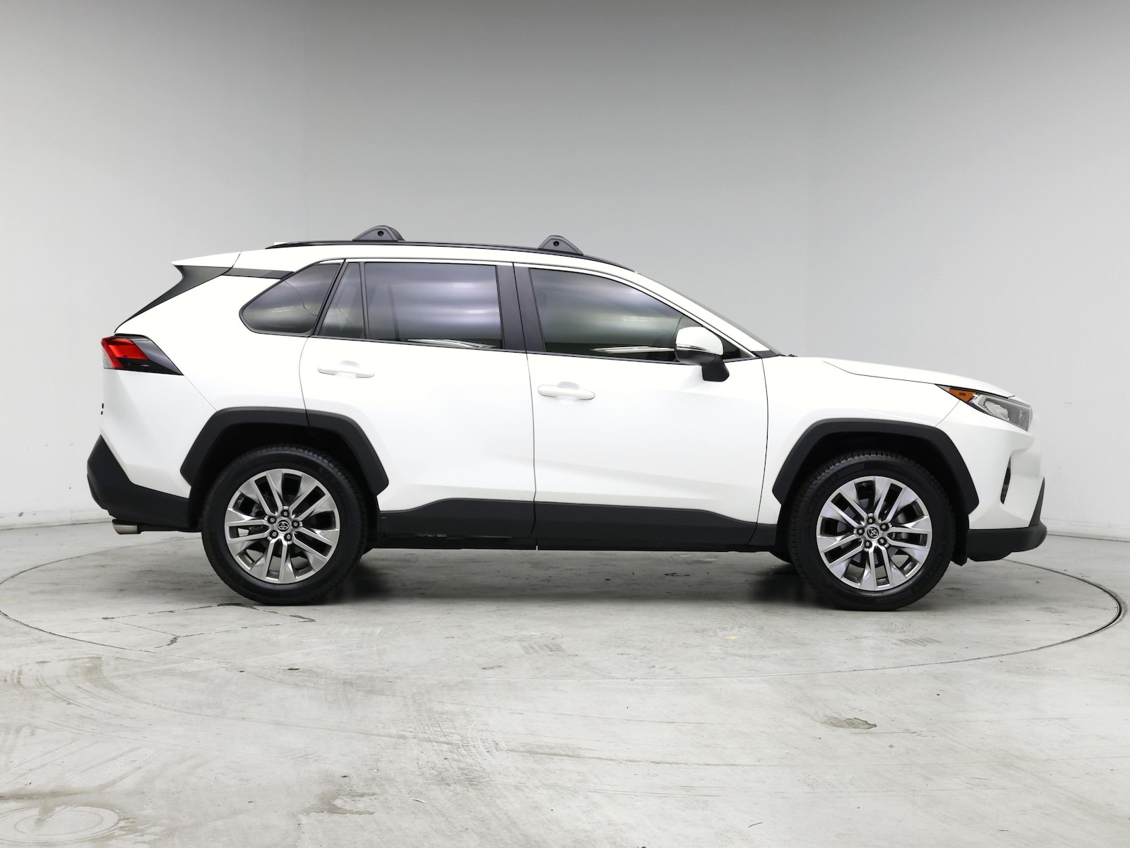 2019 Toyota RAV4 XLE Premium - Photo 8