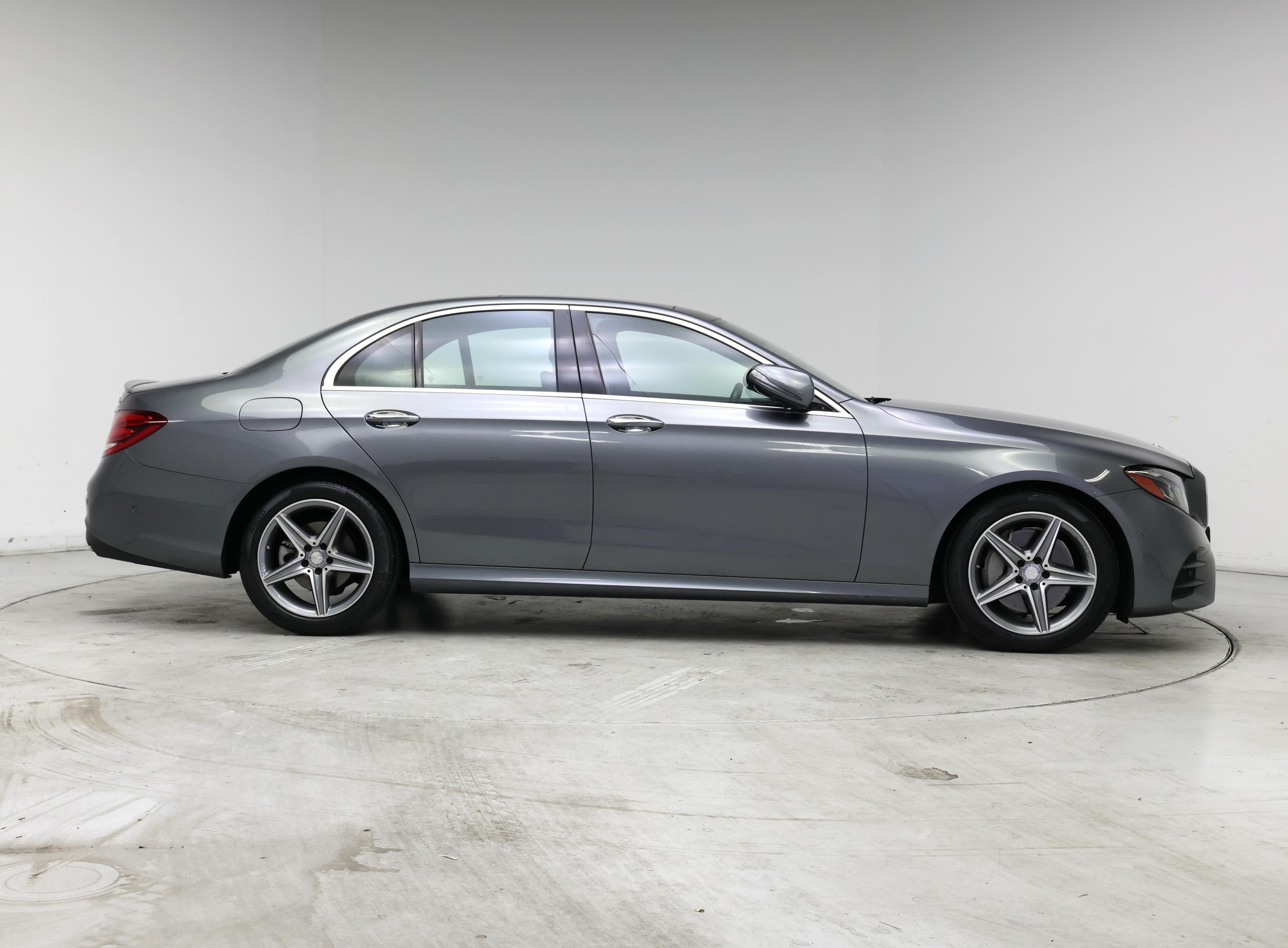 Thumbnail: 2017 Mercedes-Benz E-Class - 7