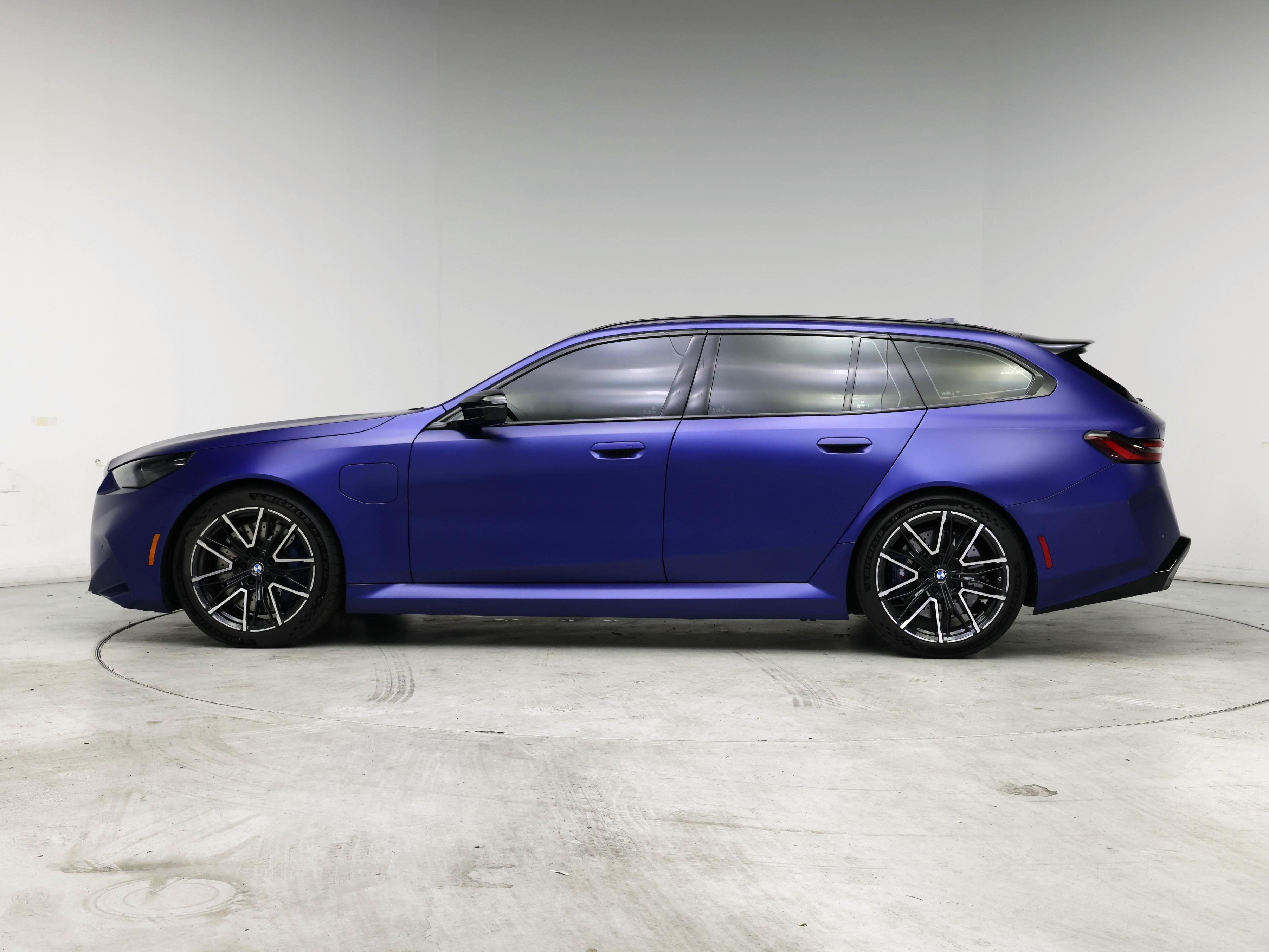 Thumbnail: 2025 BMW M5 - 3