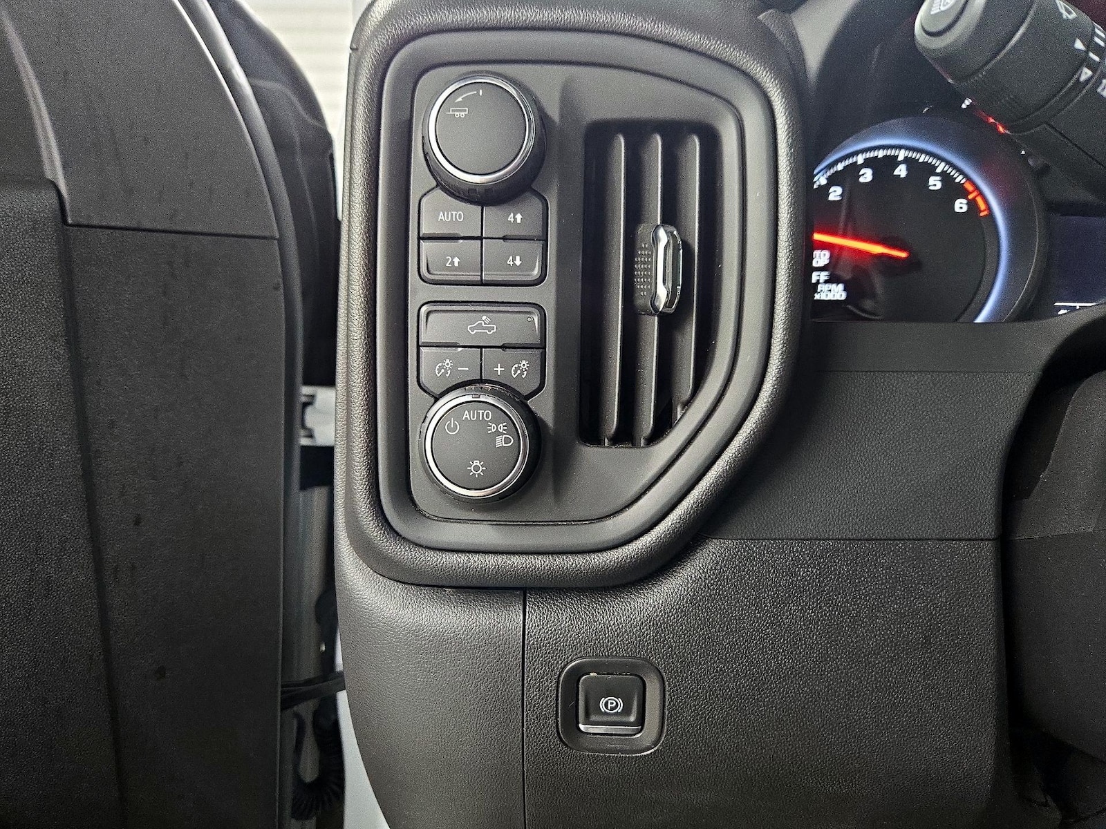 2023 Chevrolet Silverado 1500 Custom - Photo 14