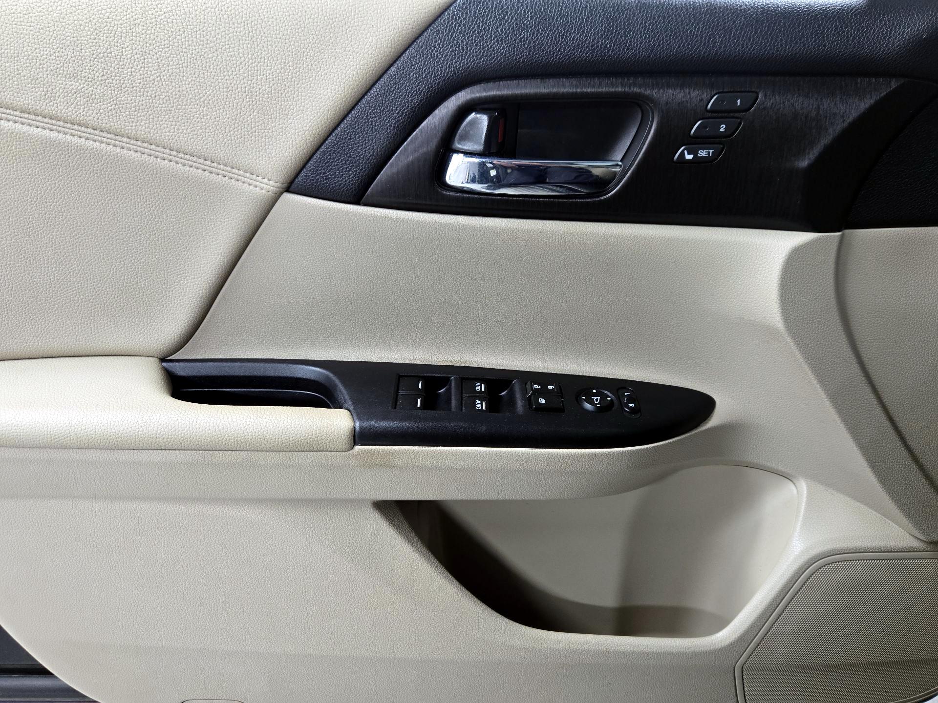 Thumbnail: 2015 Honda Accord - 12
