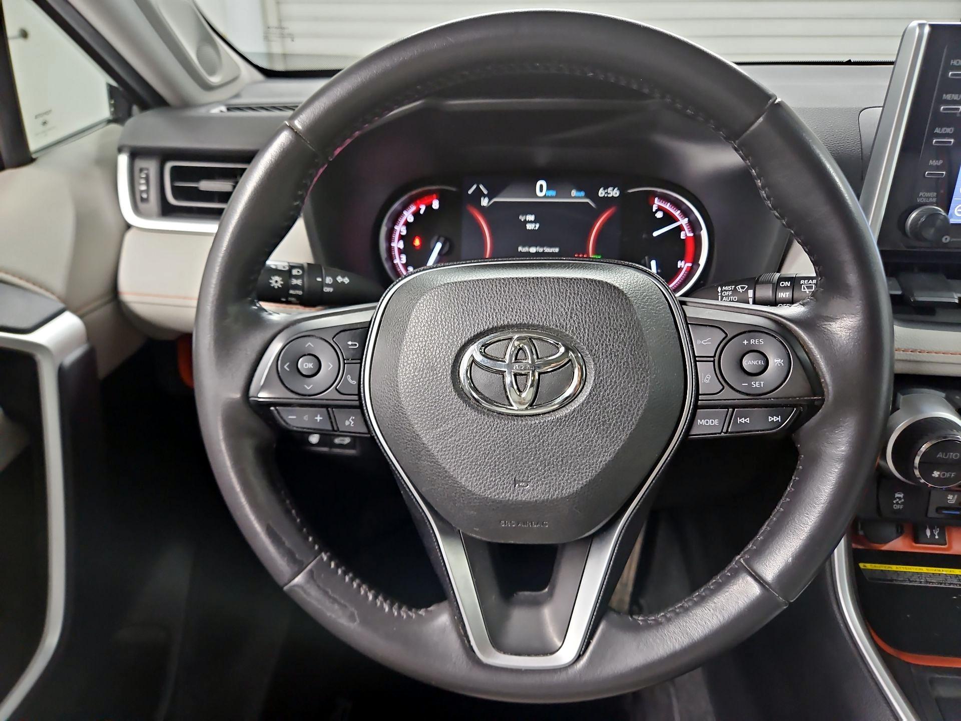Thumbnail: 2019 Toyota RAV4 - 10