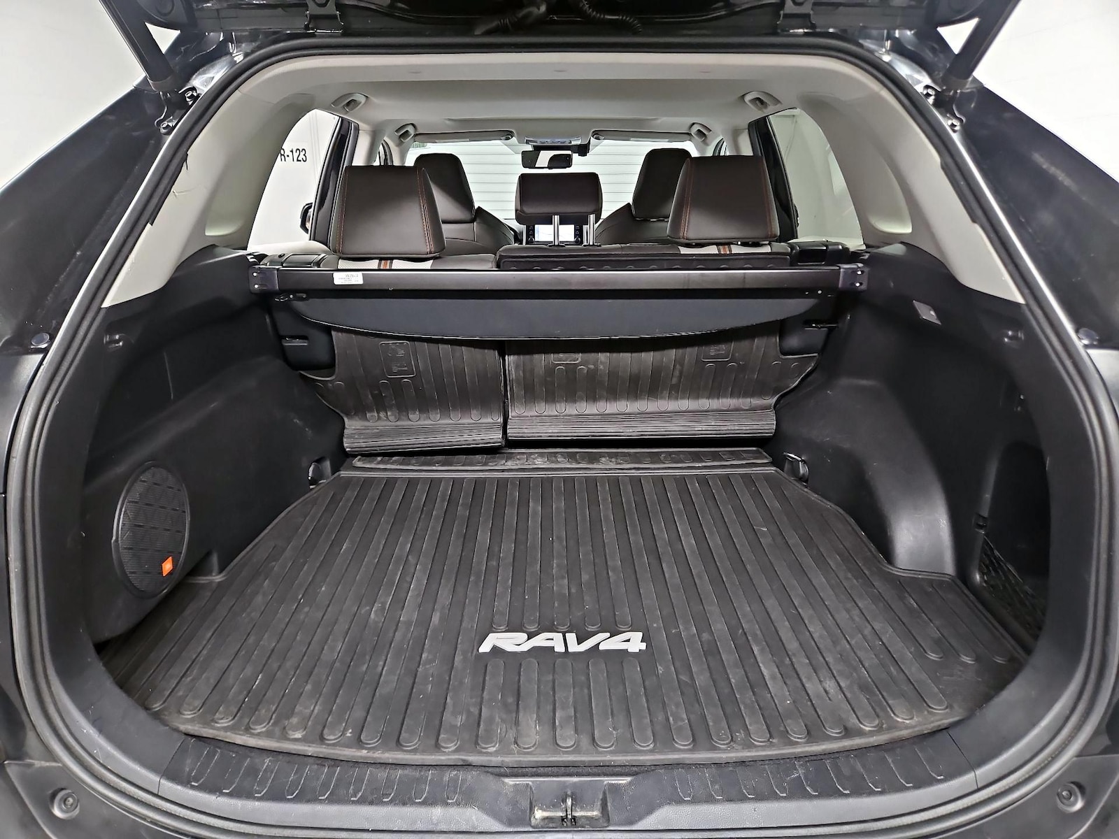 2019 Toyota RAV4 Adventure - Photo 23