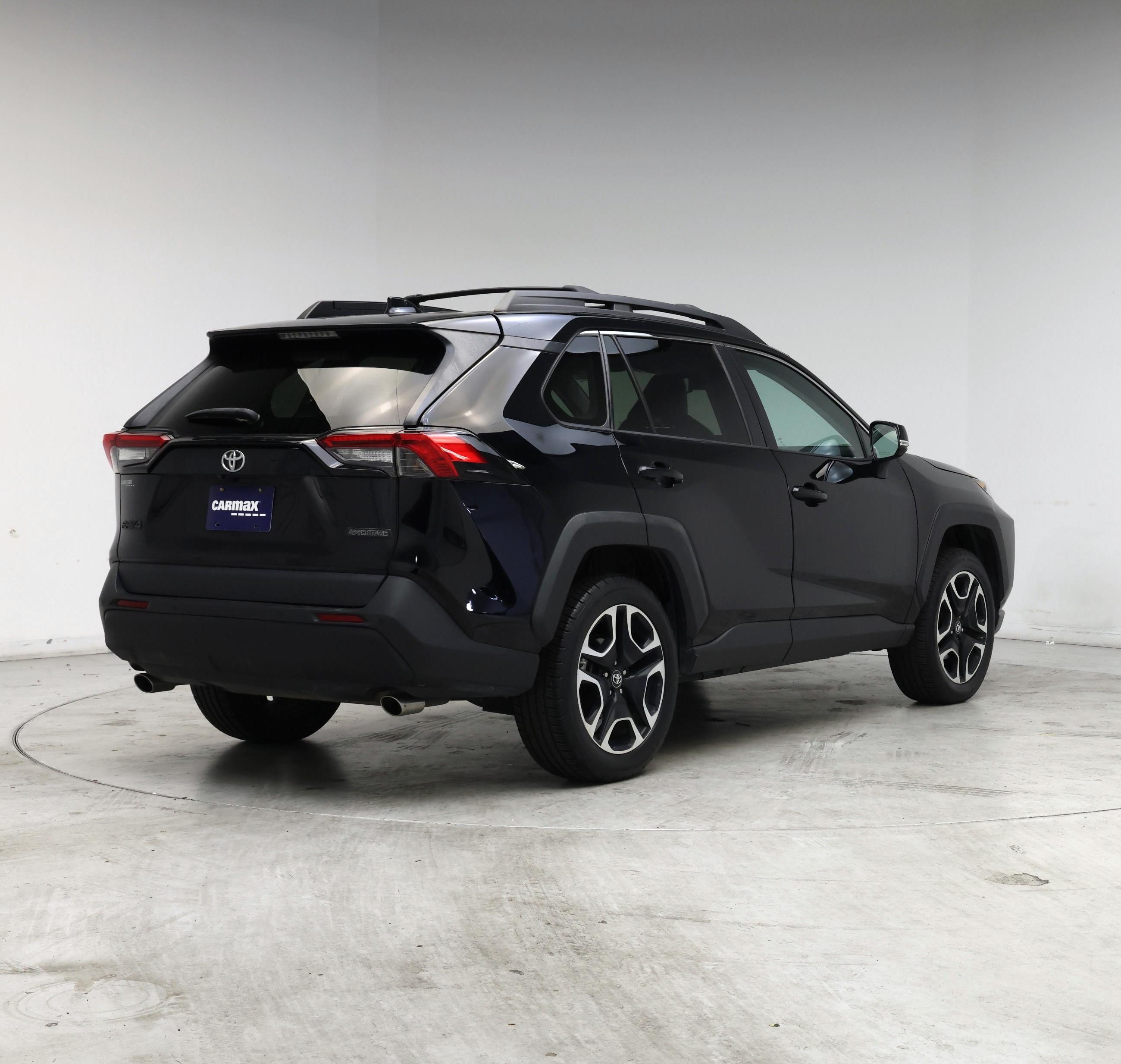 Thumbnail: 2019 Toyota RAV4 - 8