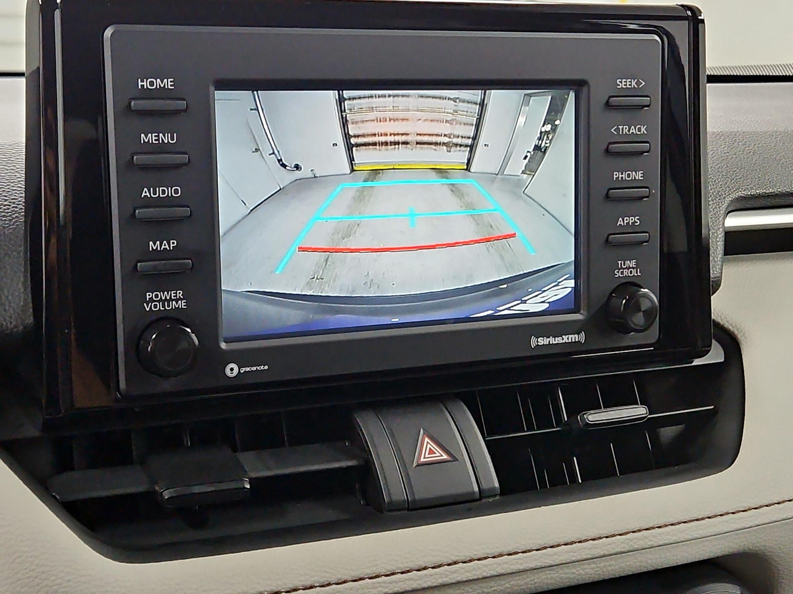 2020 Toyota RAV4 XLE - Photo 15