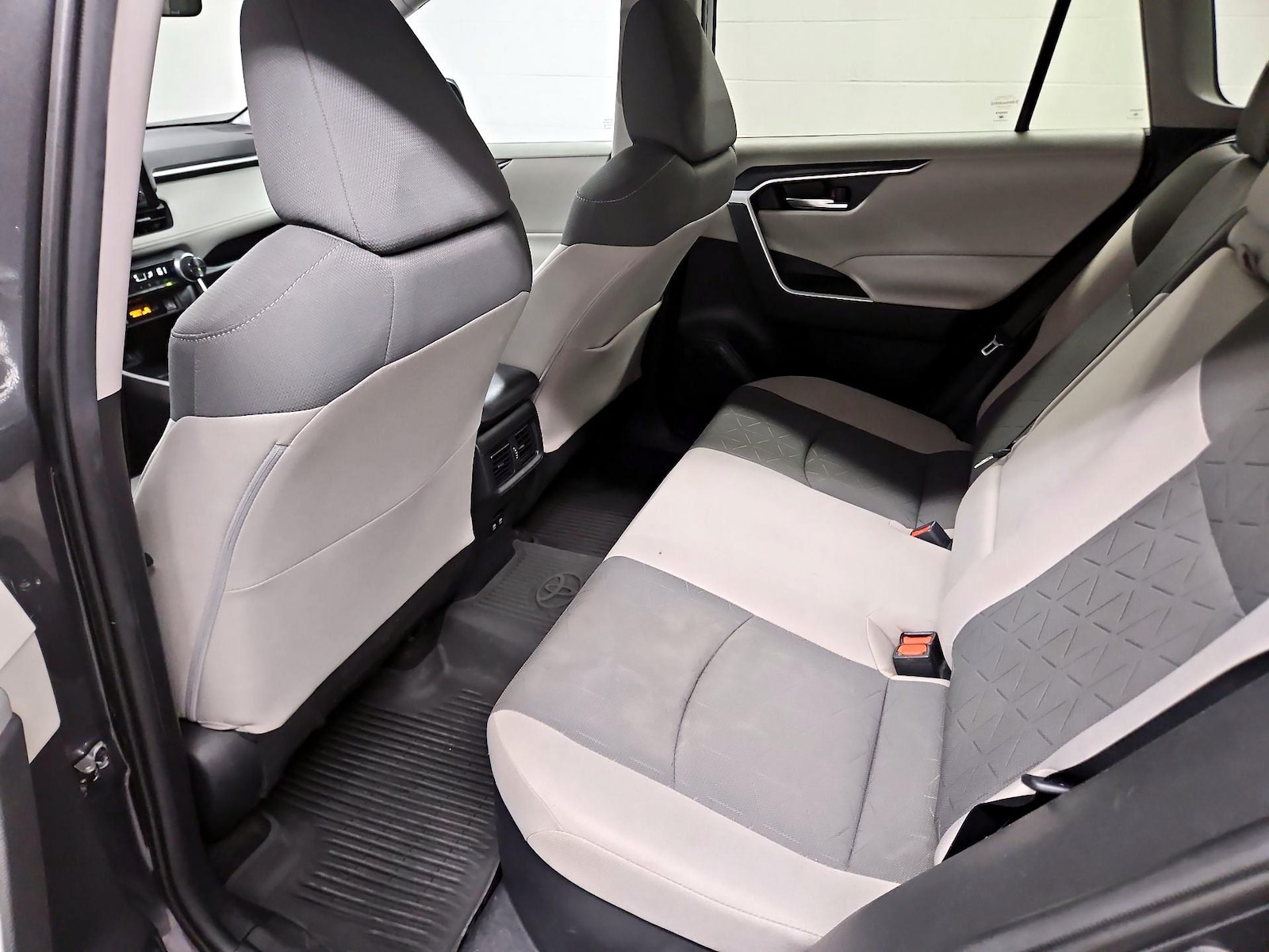 2020 Toyota RAV4 XLE - Photo 20