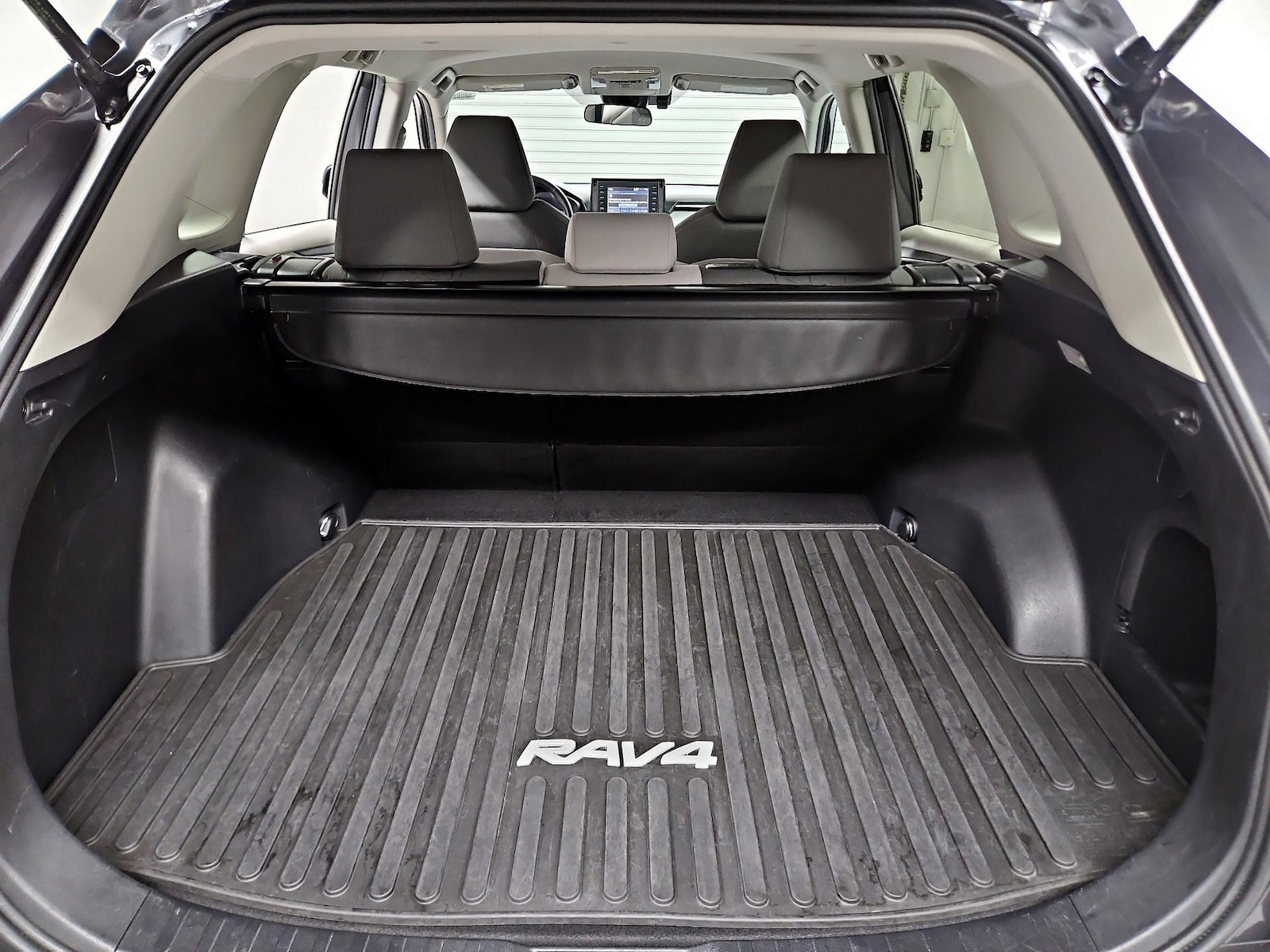 2020 Toyota RAV4 XLE - Photo 21