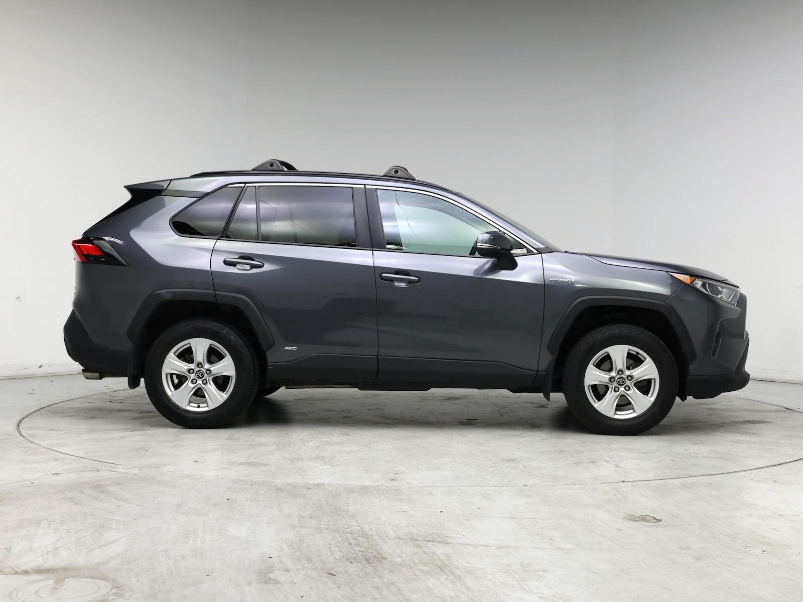 2020 Toyota RAV4 XLE - Photo 8