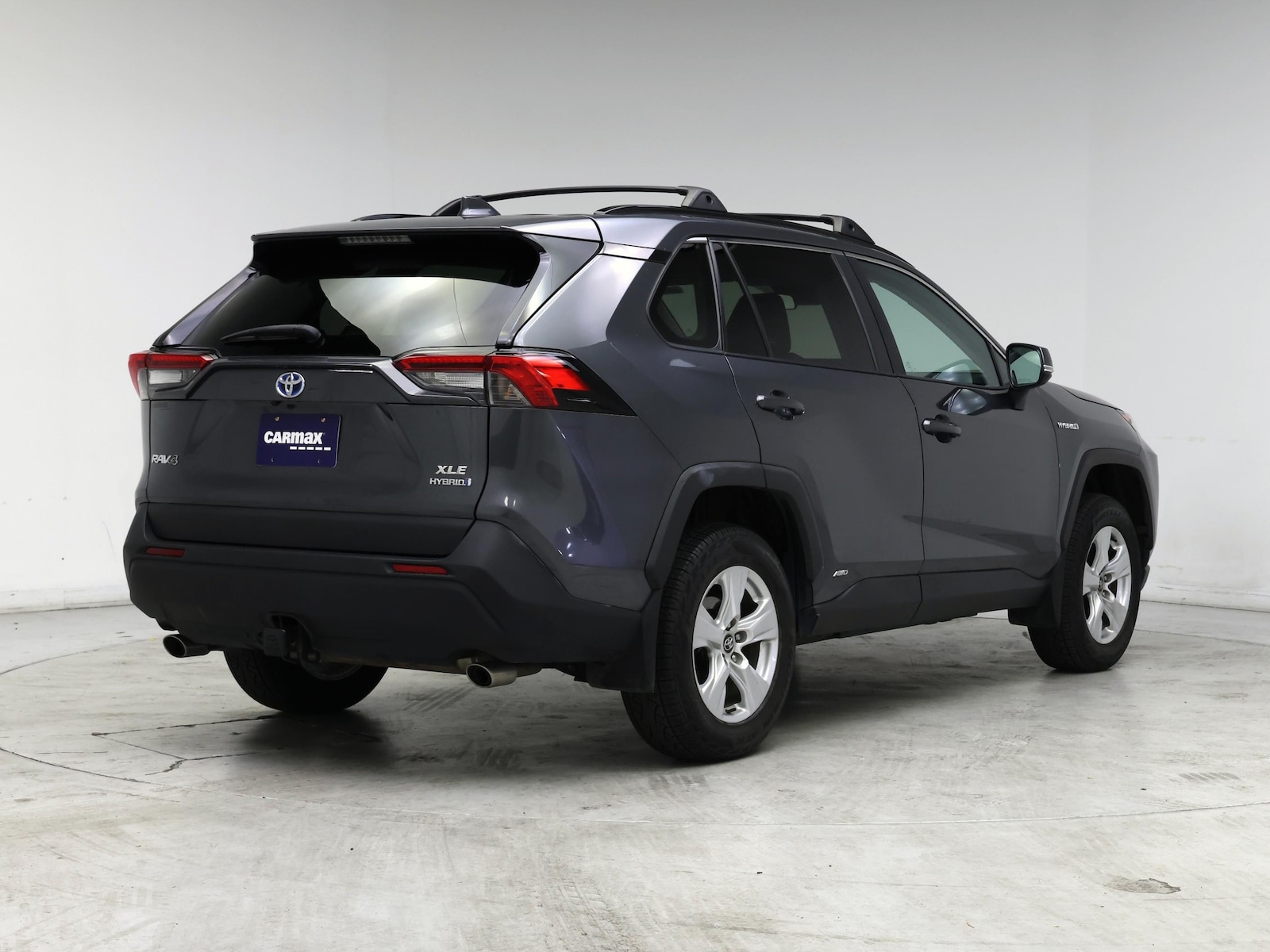 2020 Toyota RAV4 XLE - Photo 9
