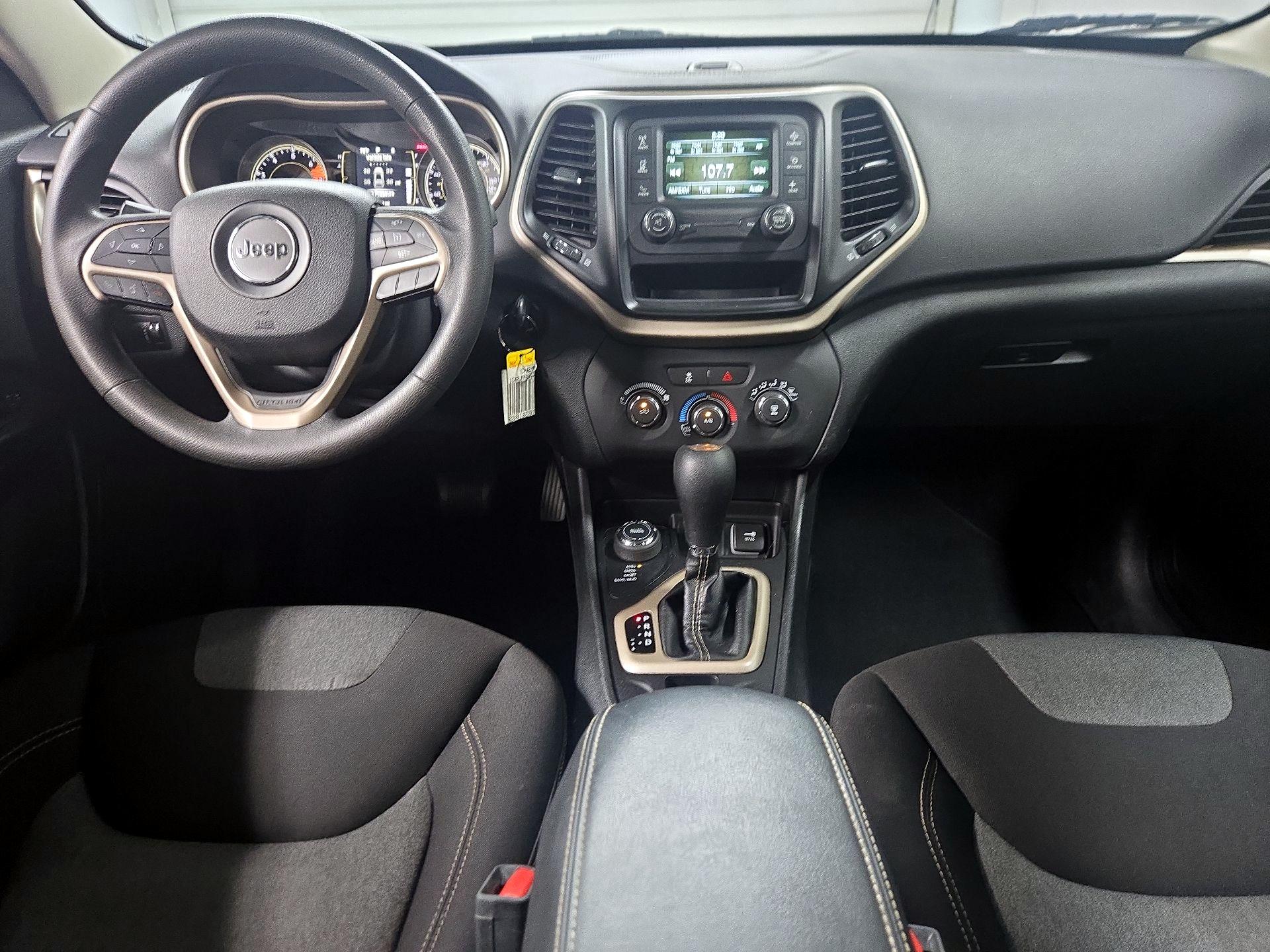 Thumbnail: 2016 Jeep Cherokee - 9