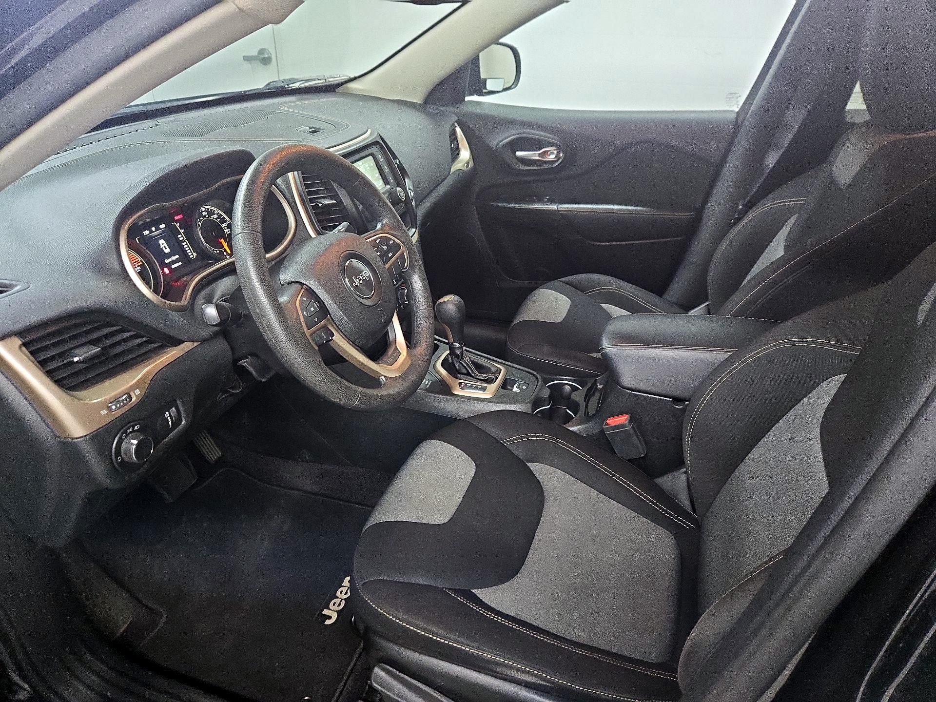 Thumbnail: 2016 Jeep Cherokee - 11