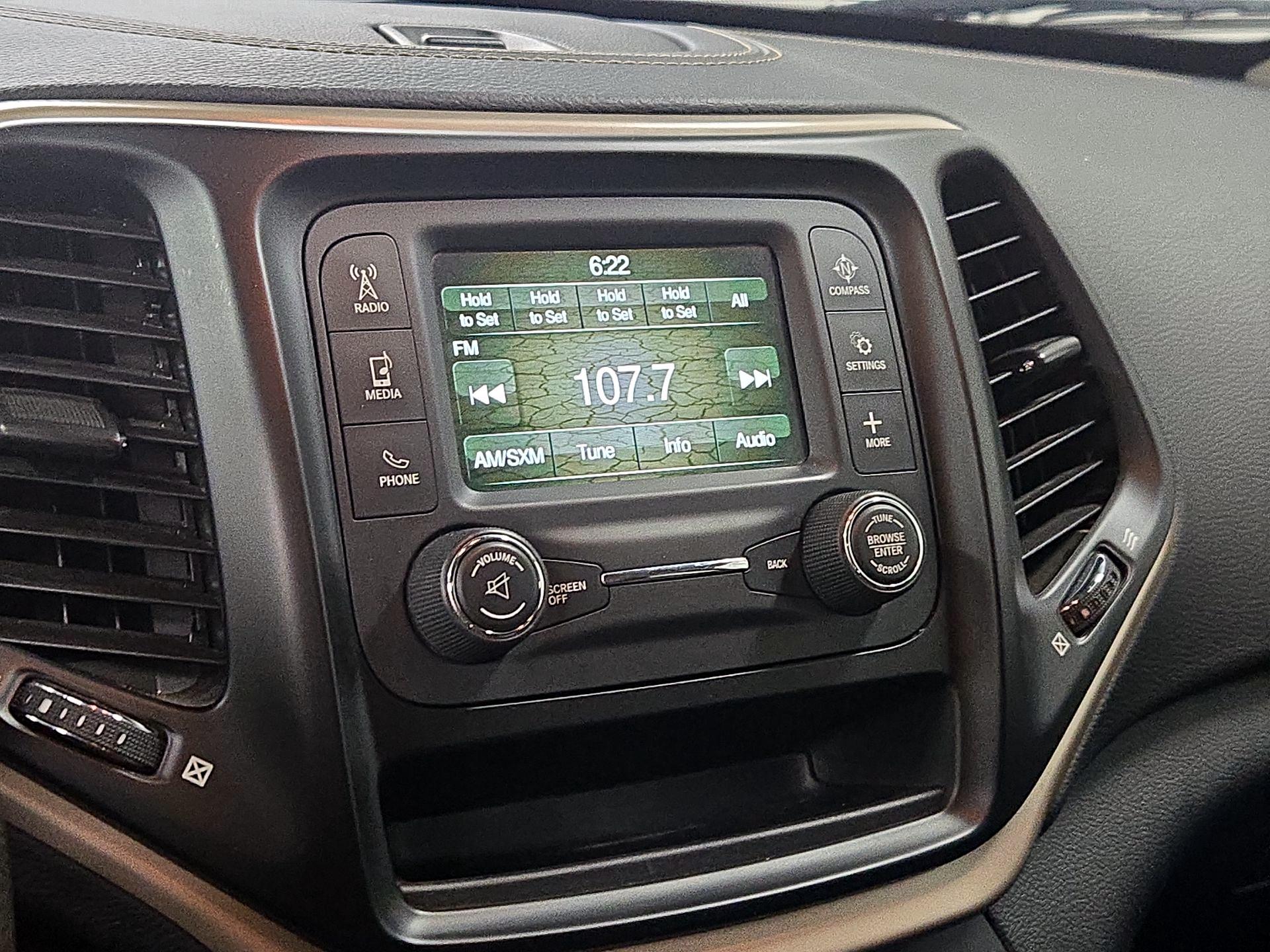 Thumbnail: 2016 Jeep Cherokee - 15