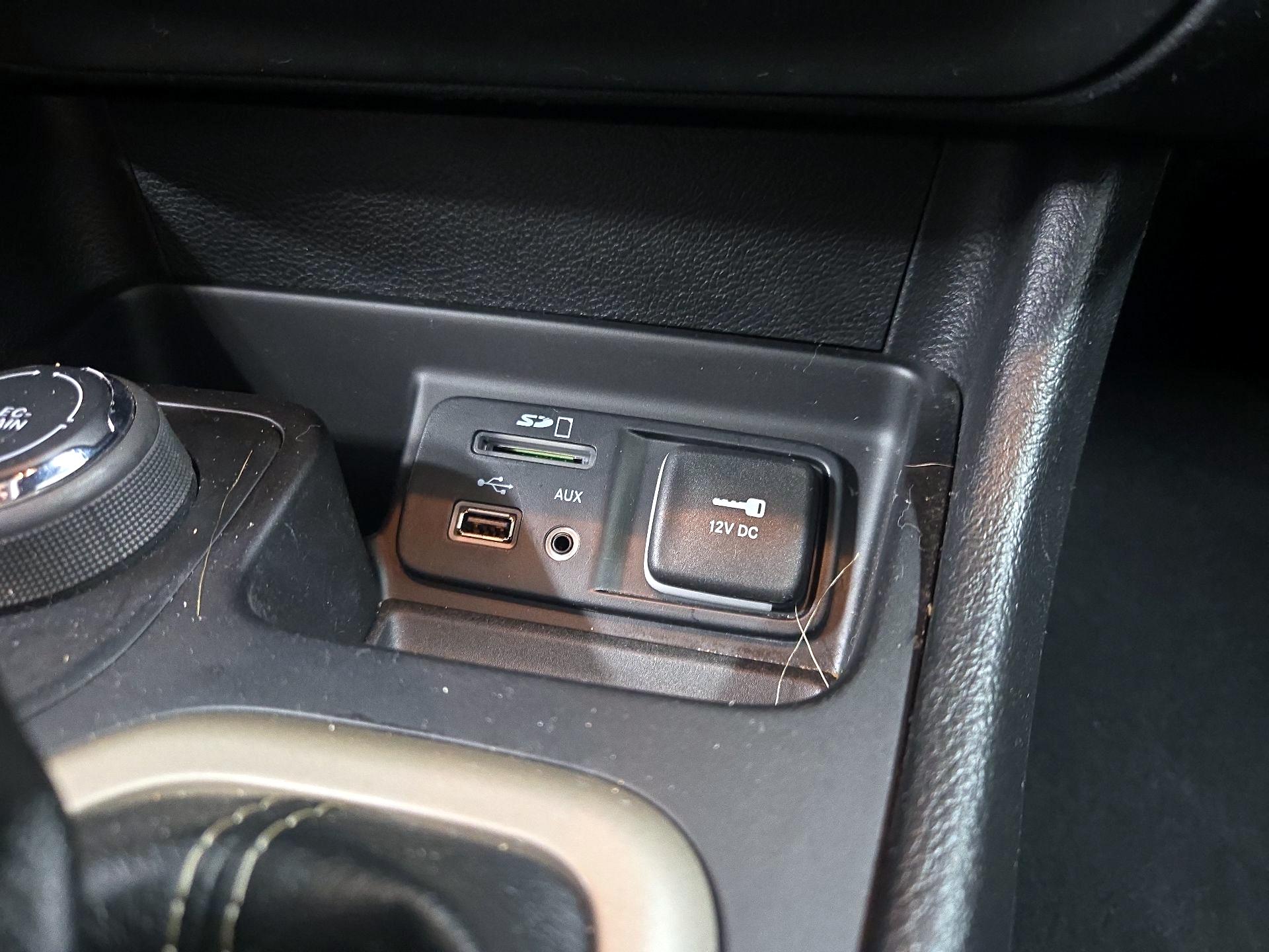 Thumbnail: 2016 Jeep Cherokee - 18