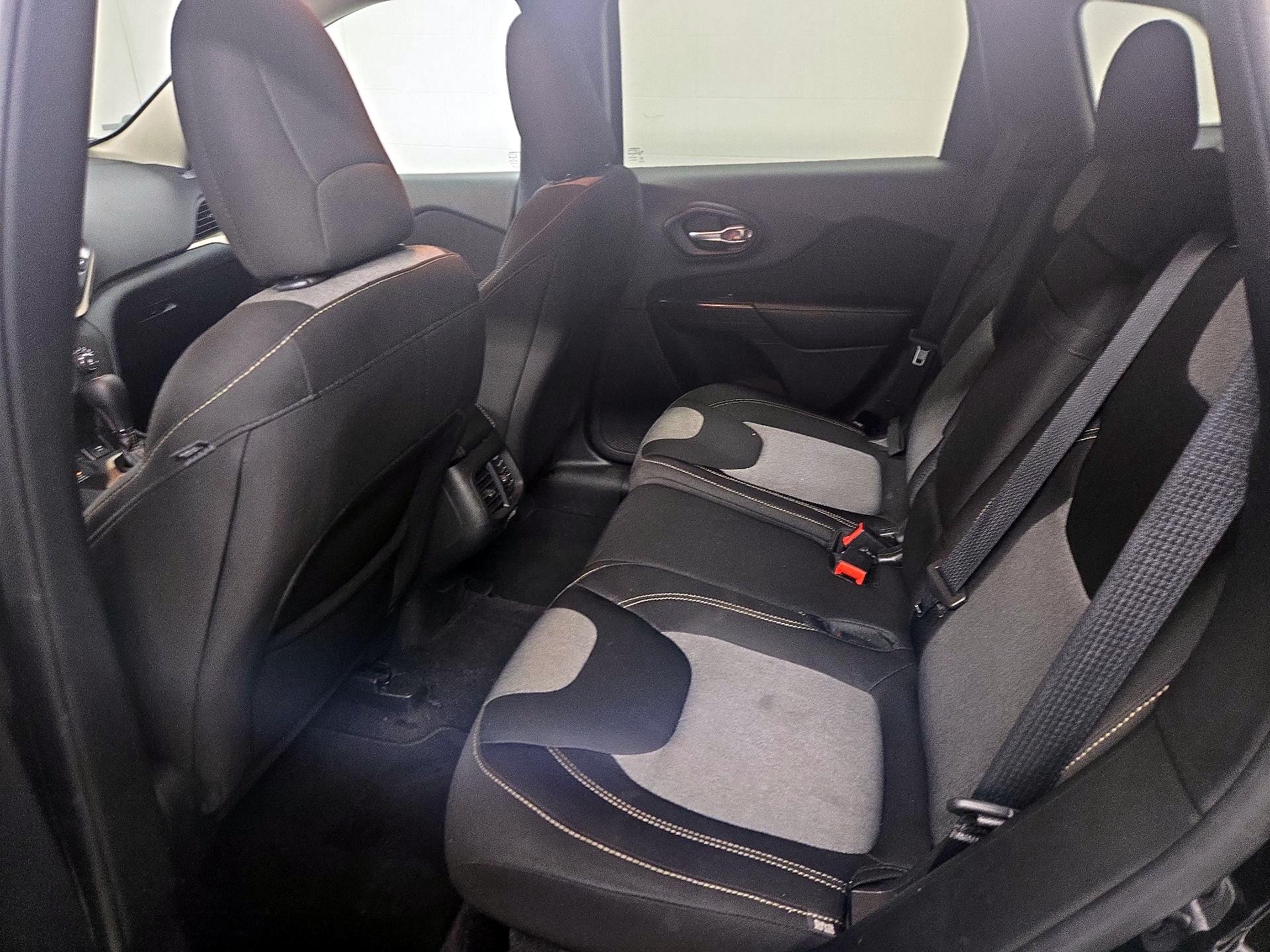 Thumbnail: 2016 Jeep Cherokee - 19