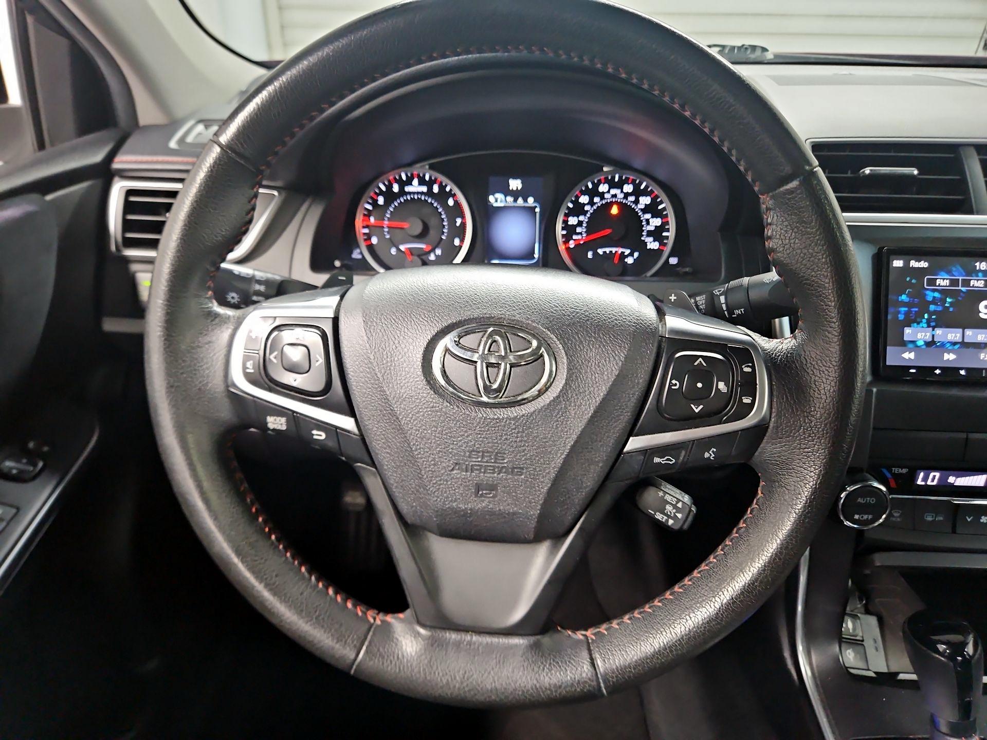 Thumbnail: 2015 Toyota Camry - 10