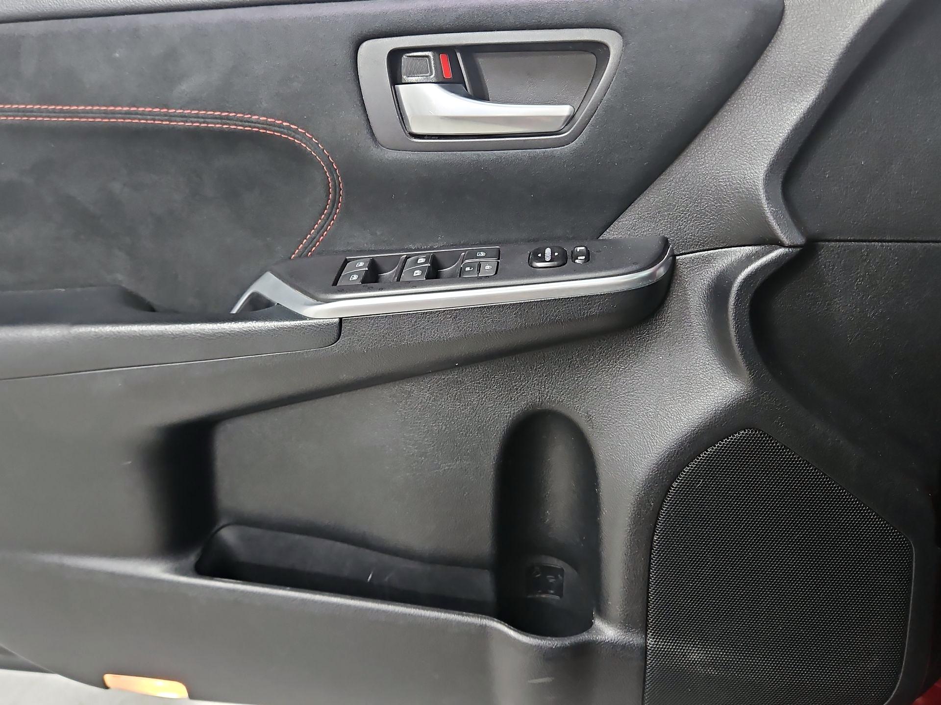Thumbnail: 2015 Toyota Camry - 12