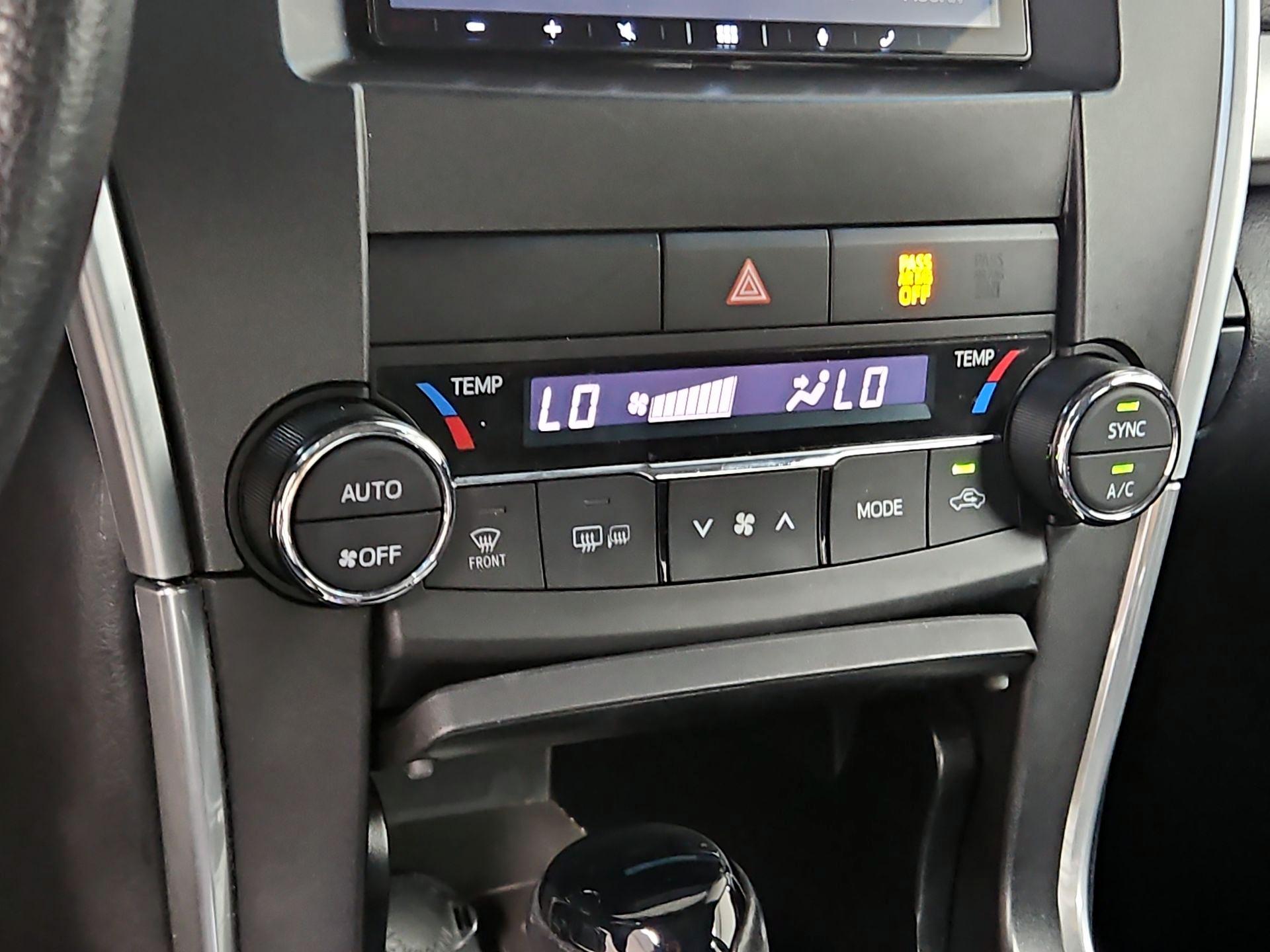 Thumbnail: 2015 Toyota Camry - 16